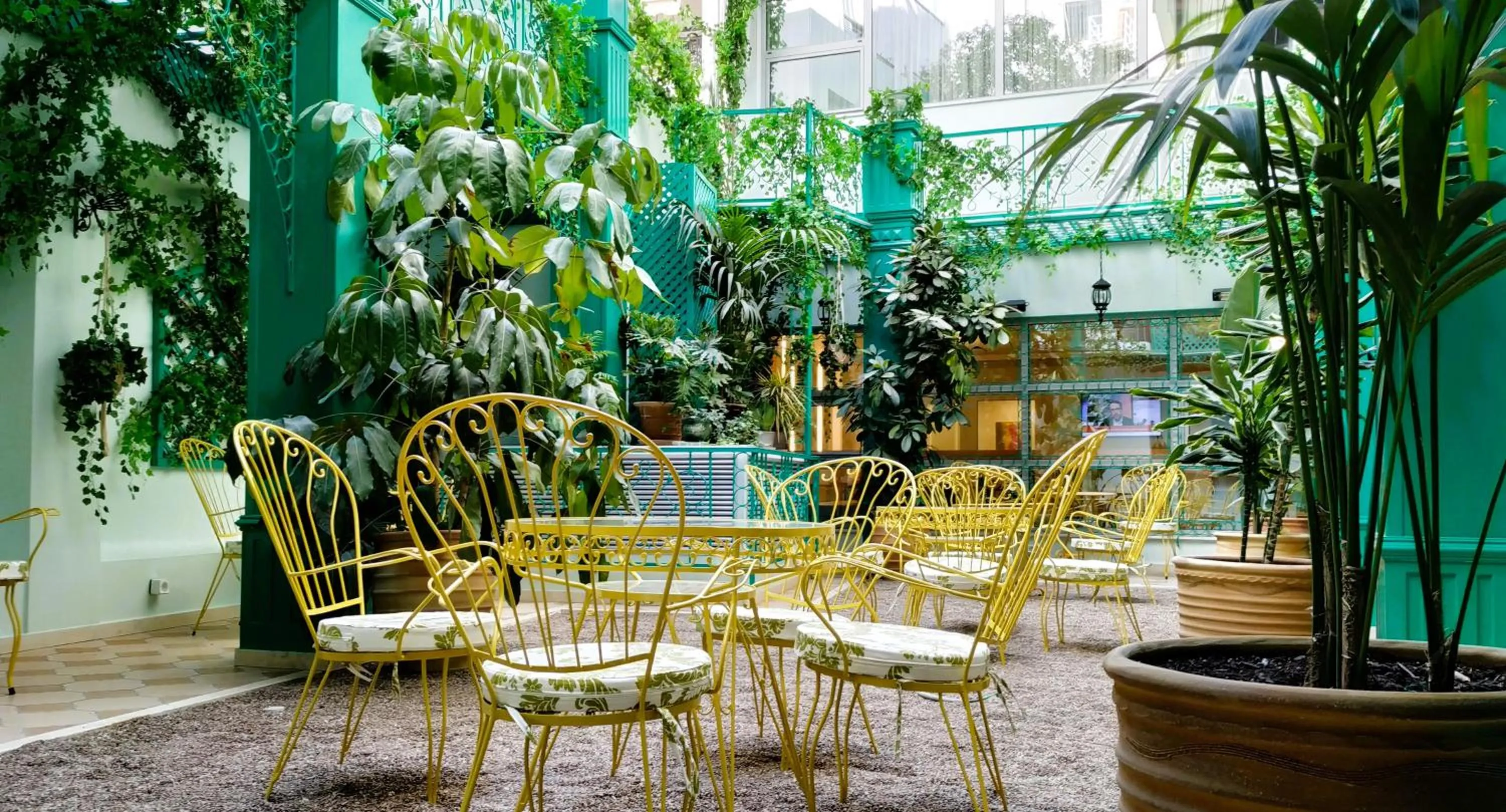 Patio in ibis Styles Athens Routes