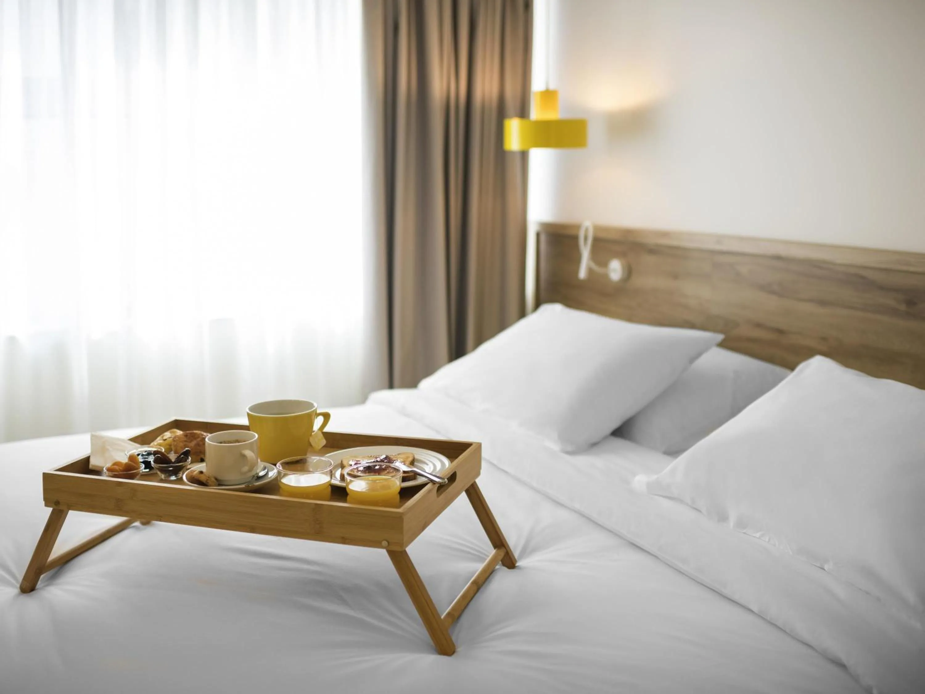 Bedroom, Bed in ibis Styles Athens Routes