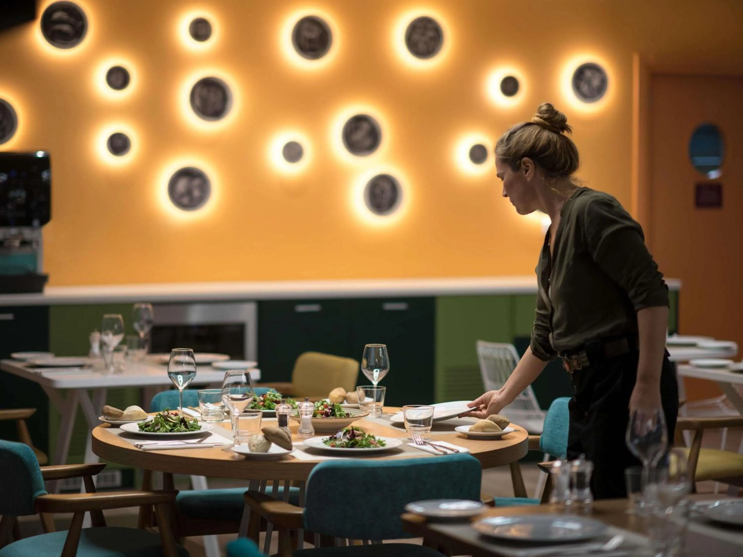 Restaurant/places to eat in ibis Styles Athens Routes