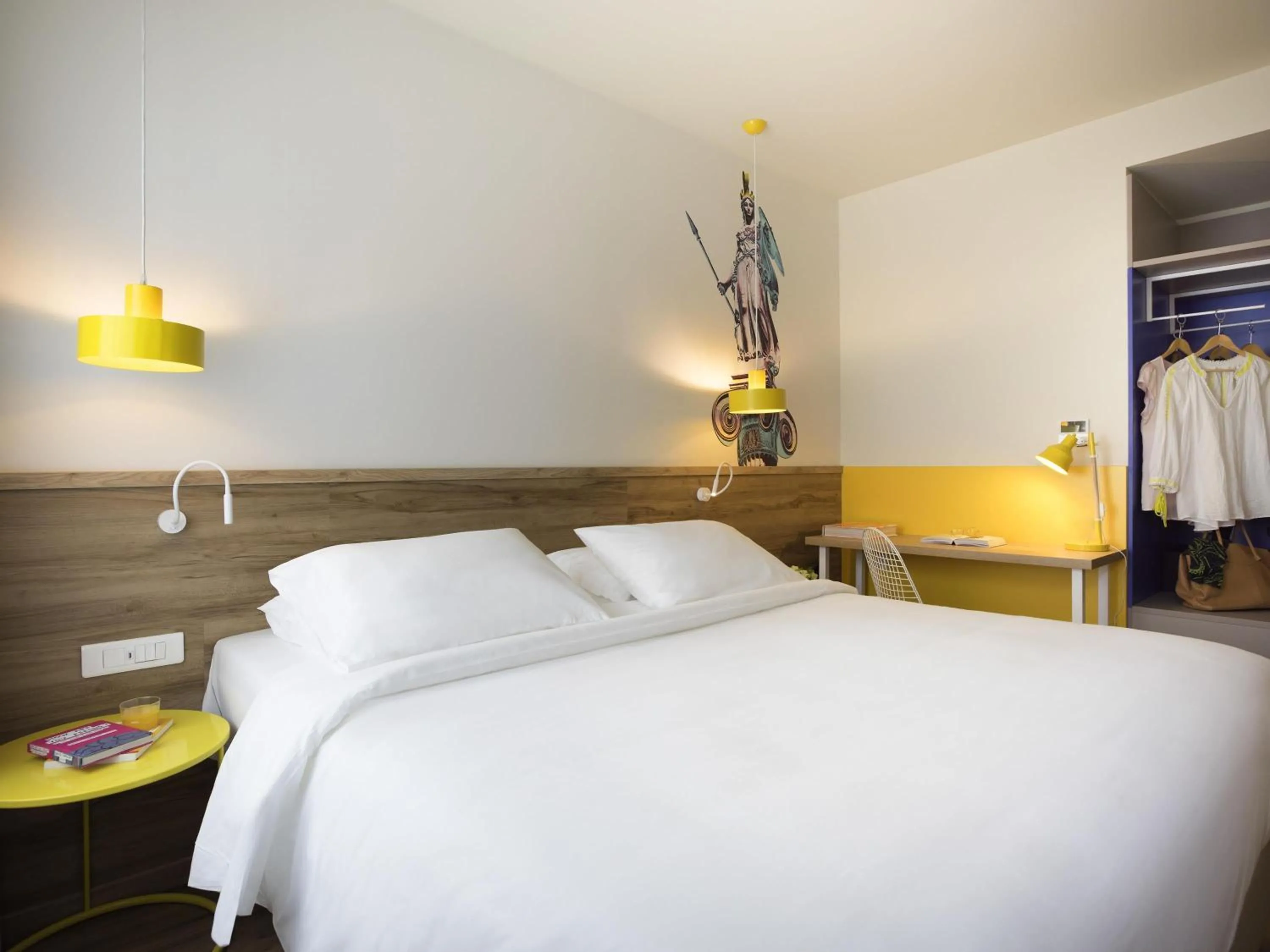 Bedroom, Bed in ibis Styles Athens Routes
