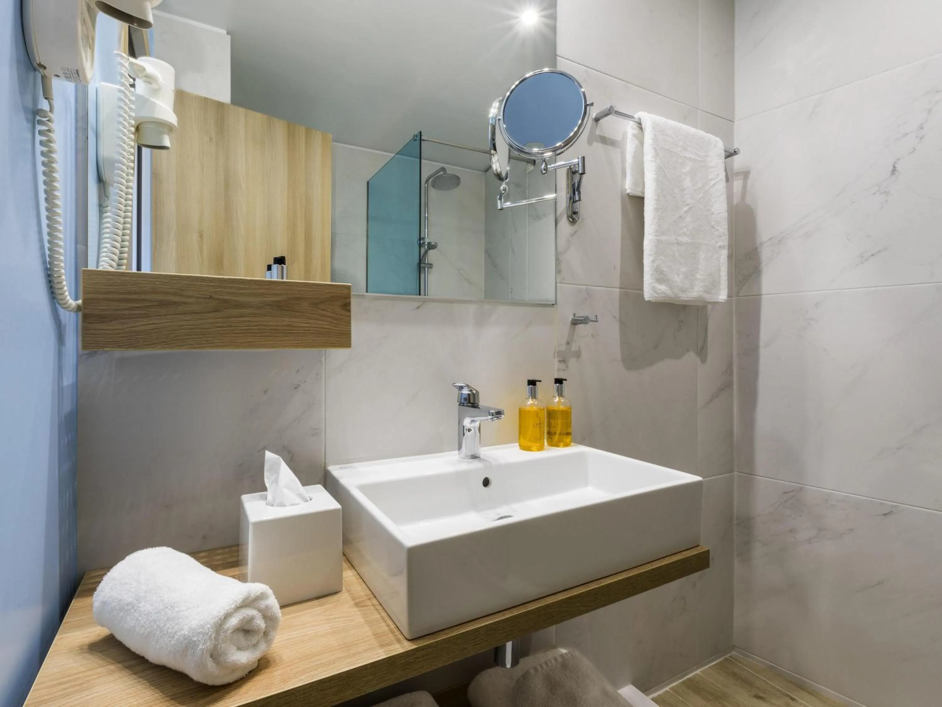 Bedroom in ibis Styles Athens Routes