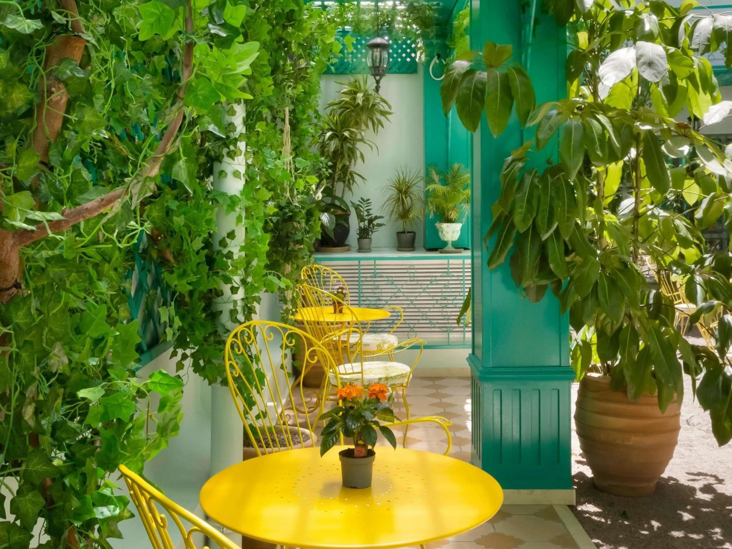 Lounge or bar in ibis Styles Athens Routes