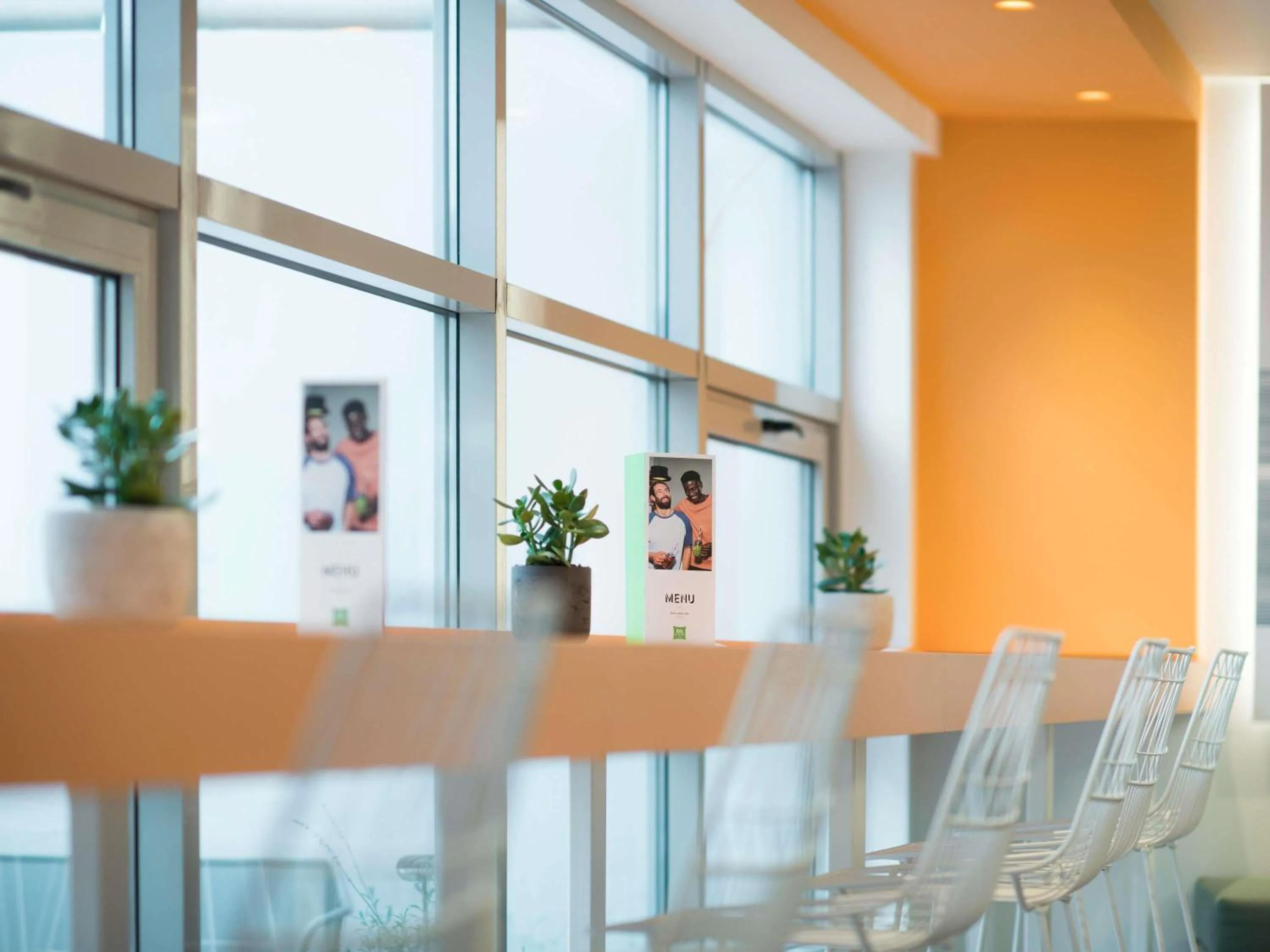 Lounge or bar in ibis Styles Athens Routes