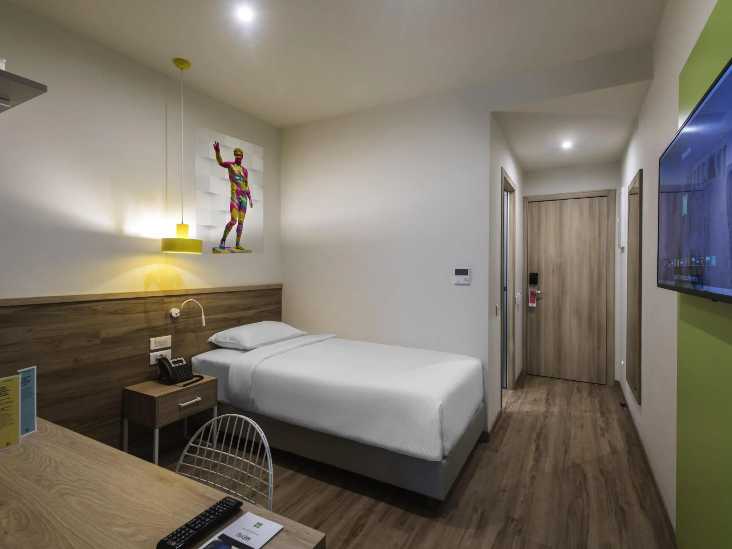 Bedroom, Bed in ibis Styles Athens Routes
