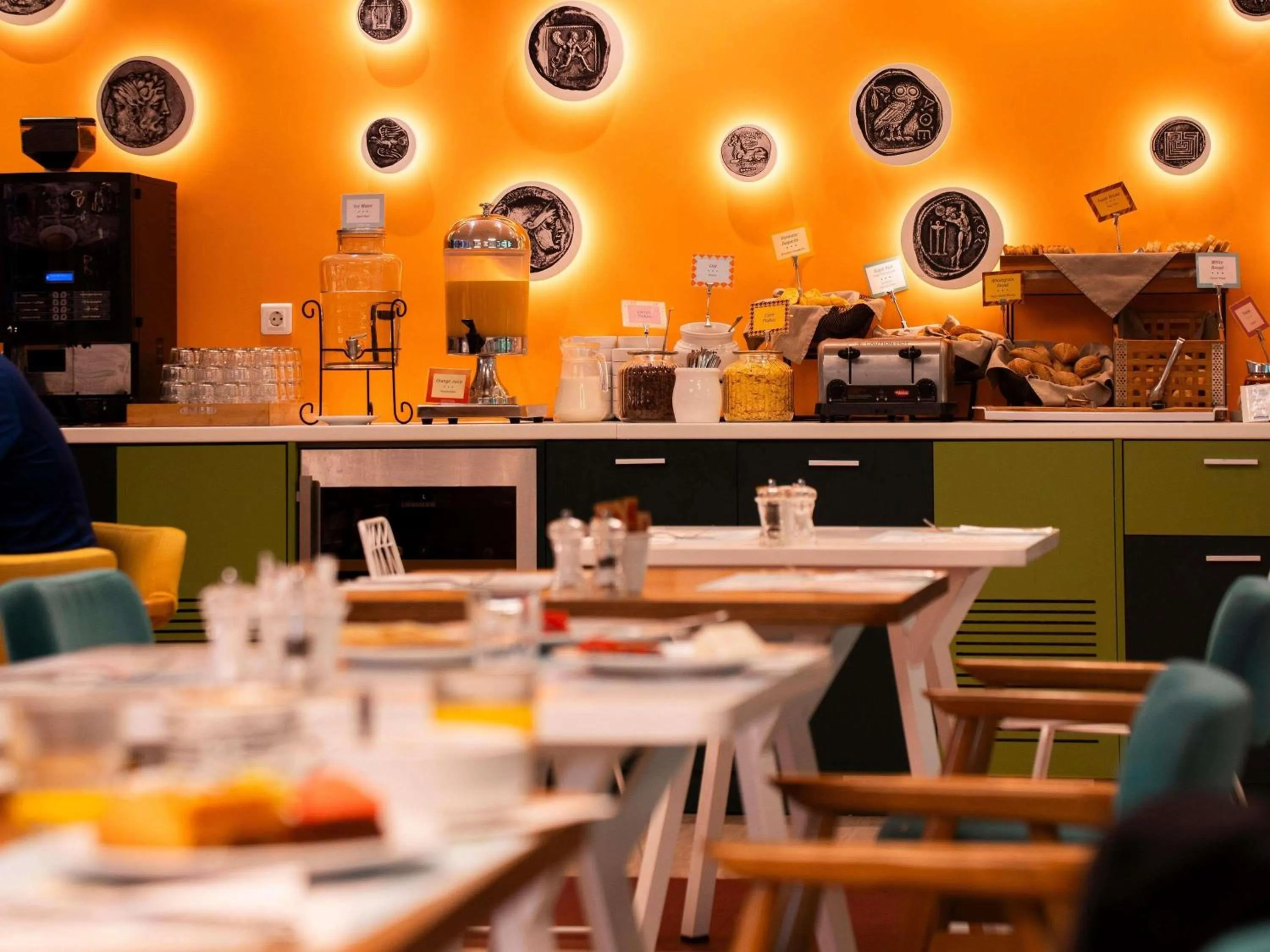 Restaurant/places to eat in ibis Styles Athens Routes