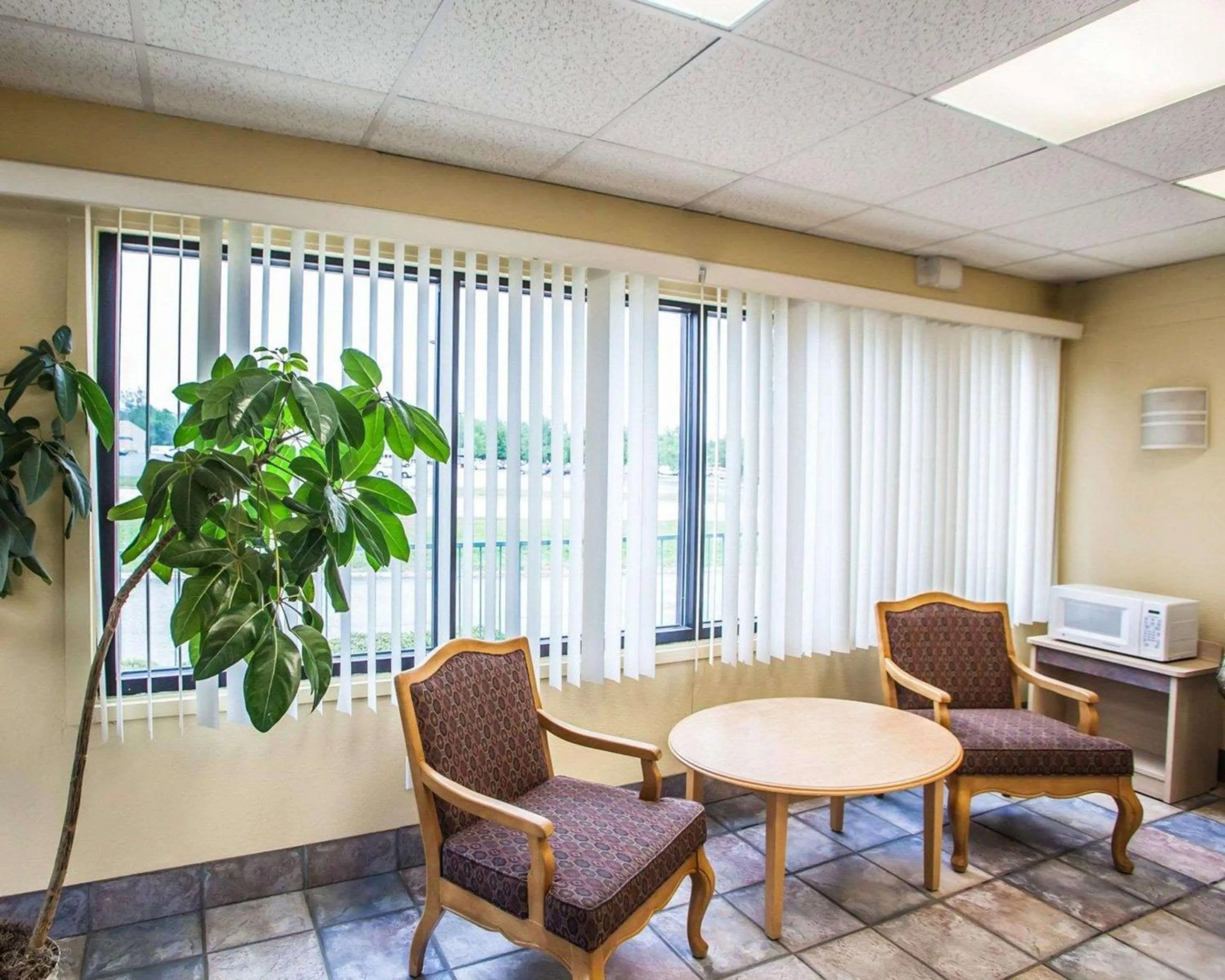 Lobby or reception in Relax Inn Saint Charles