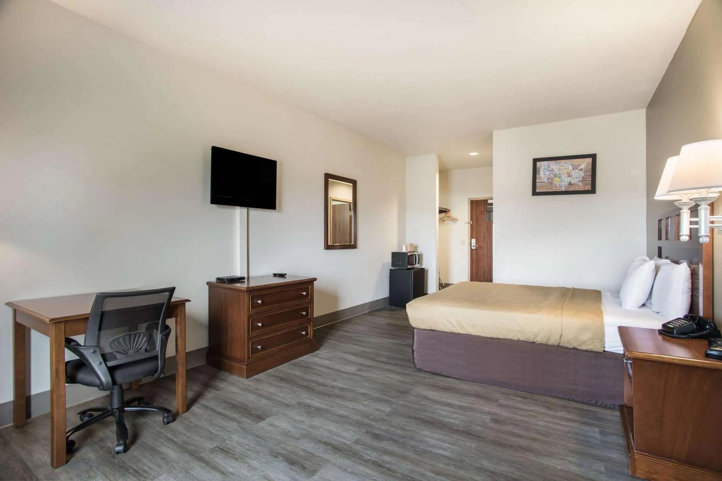 Bedroom, Bed in Econo Lodge Anderson