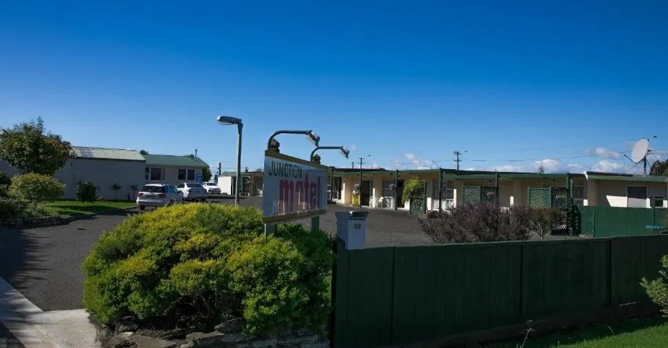 Junction Motel Sanson-Truck Motel