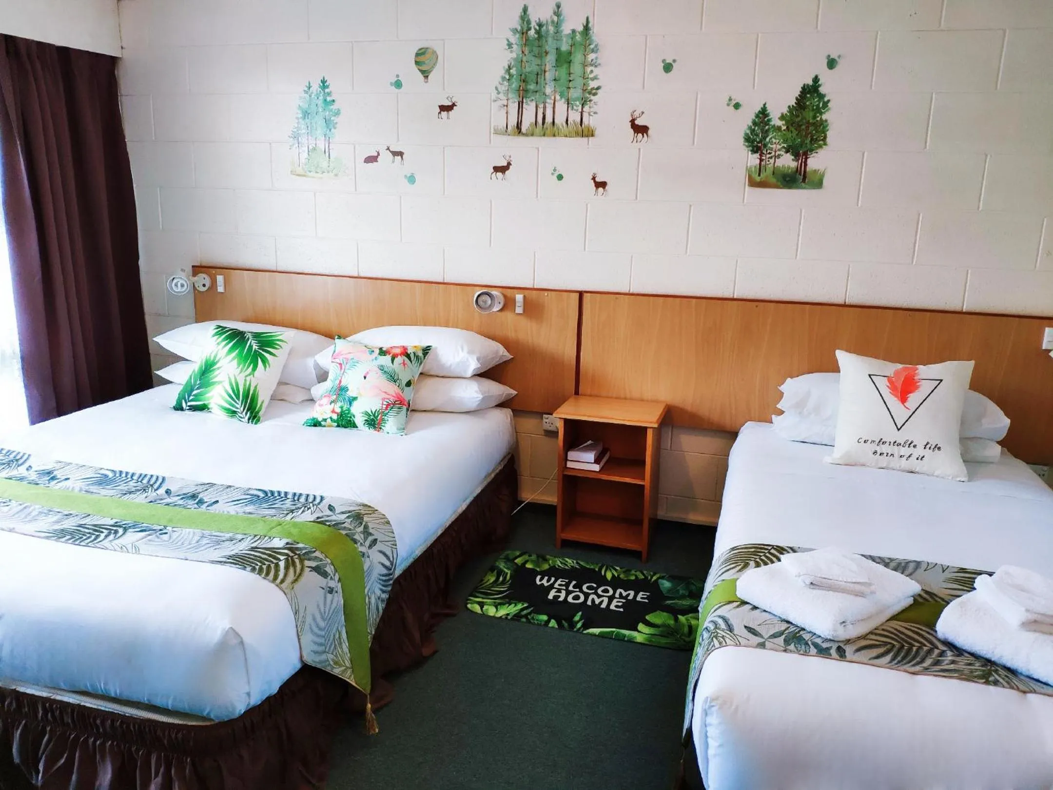 Bed in Junction Motel Sanson-Truck Motel