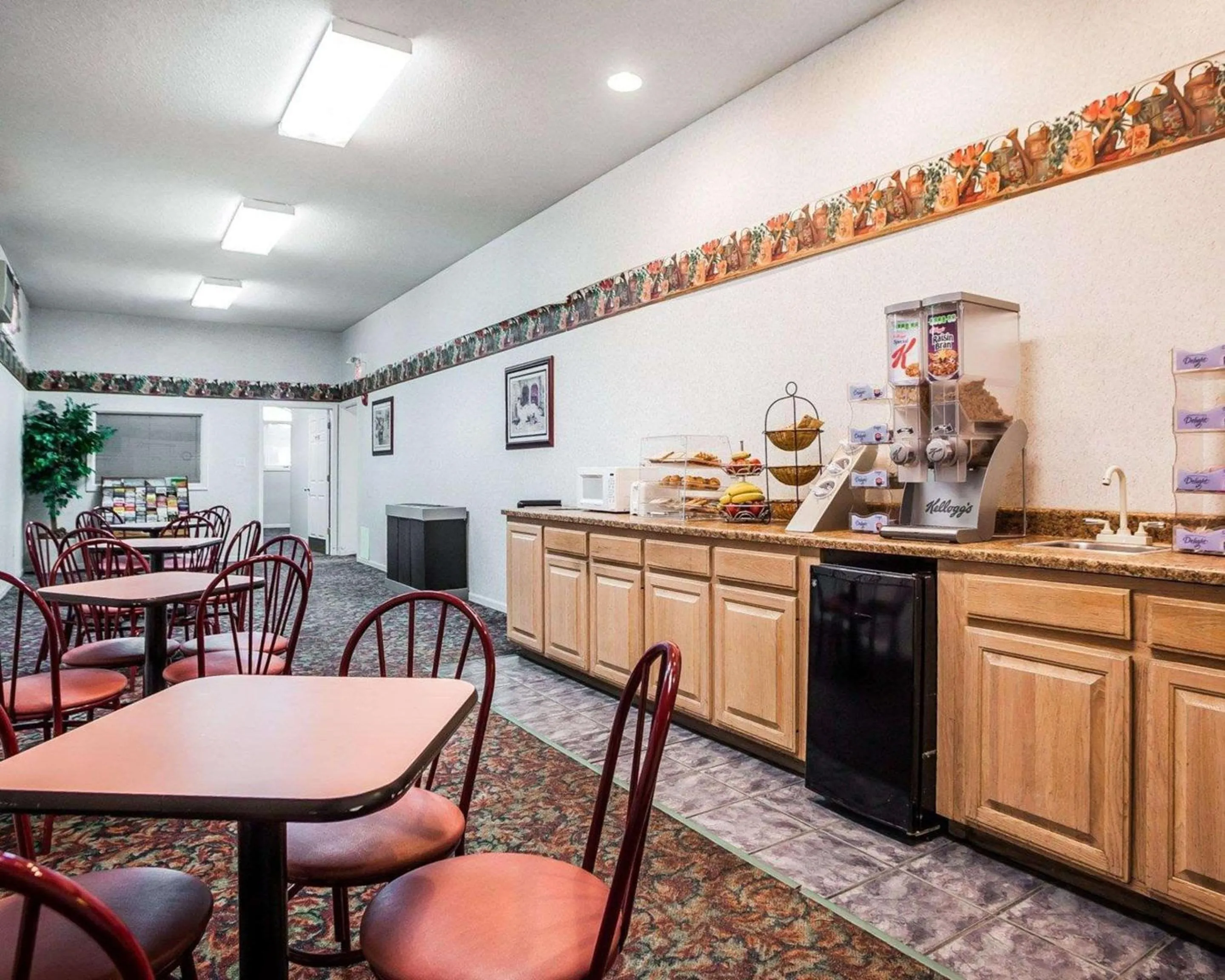 Restaurant/places to eat in Econo Lodge Jefferson City