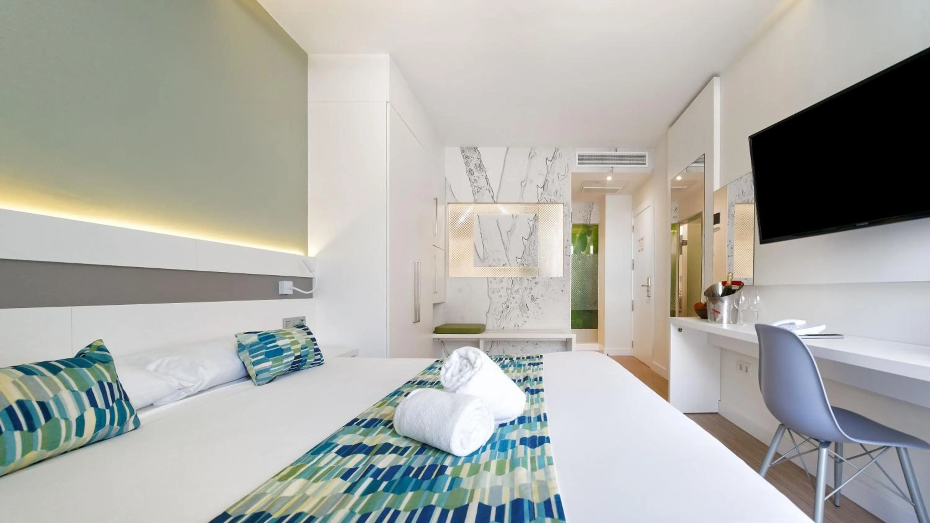 Photo of the whole room, Bed in Hotel Aloe Canteras