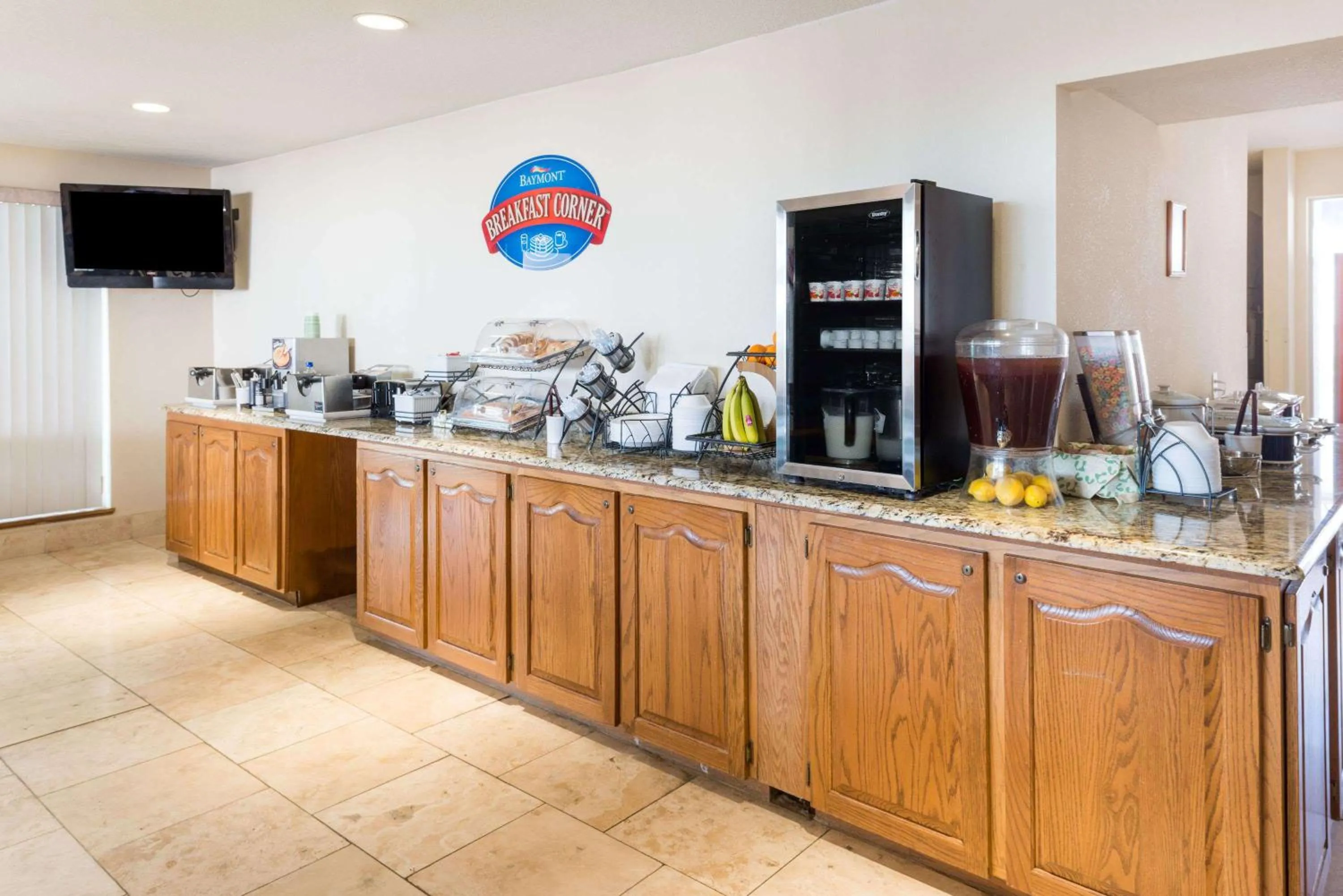 Restaurant/places to eat in Baymont by Wyndham Osage Beach