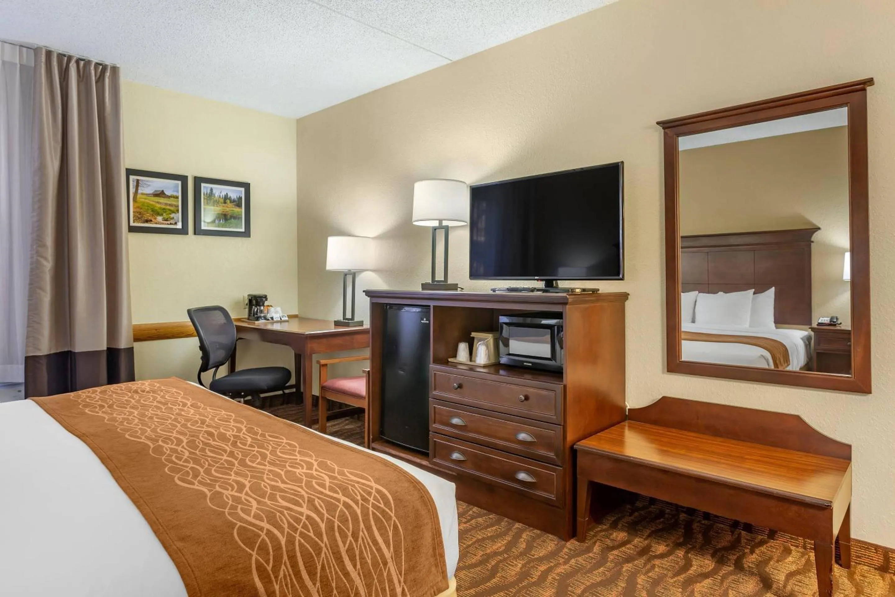 Bedroom, Bed in Comfort Inn & Suites Branson Meadows