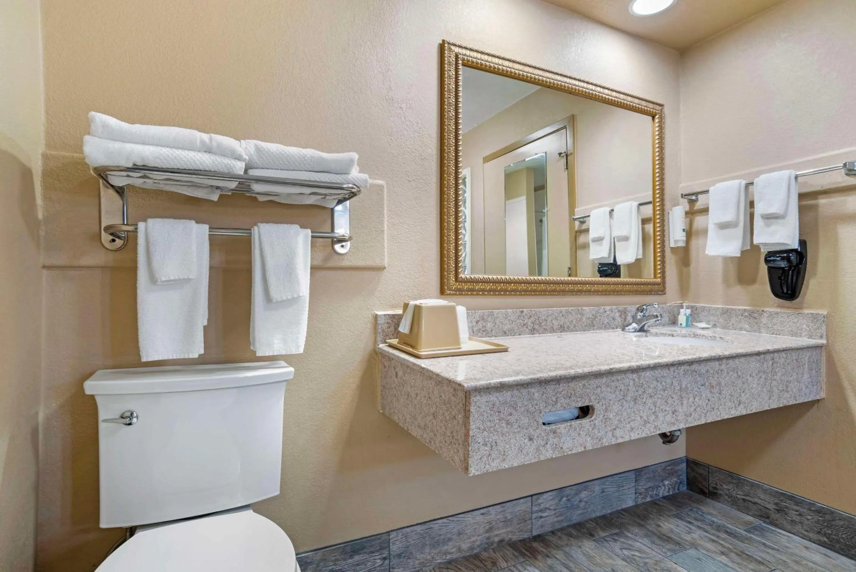 Bedroom in Quality Inn