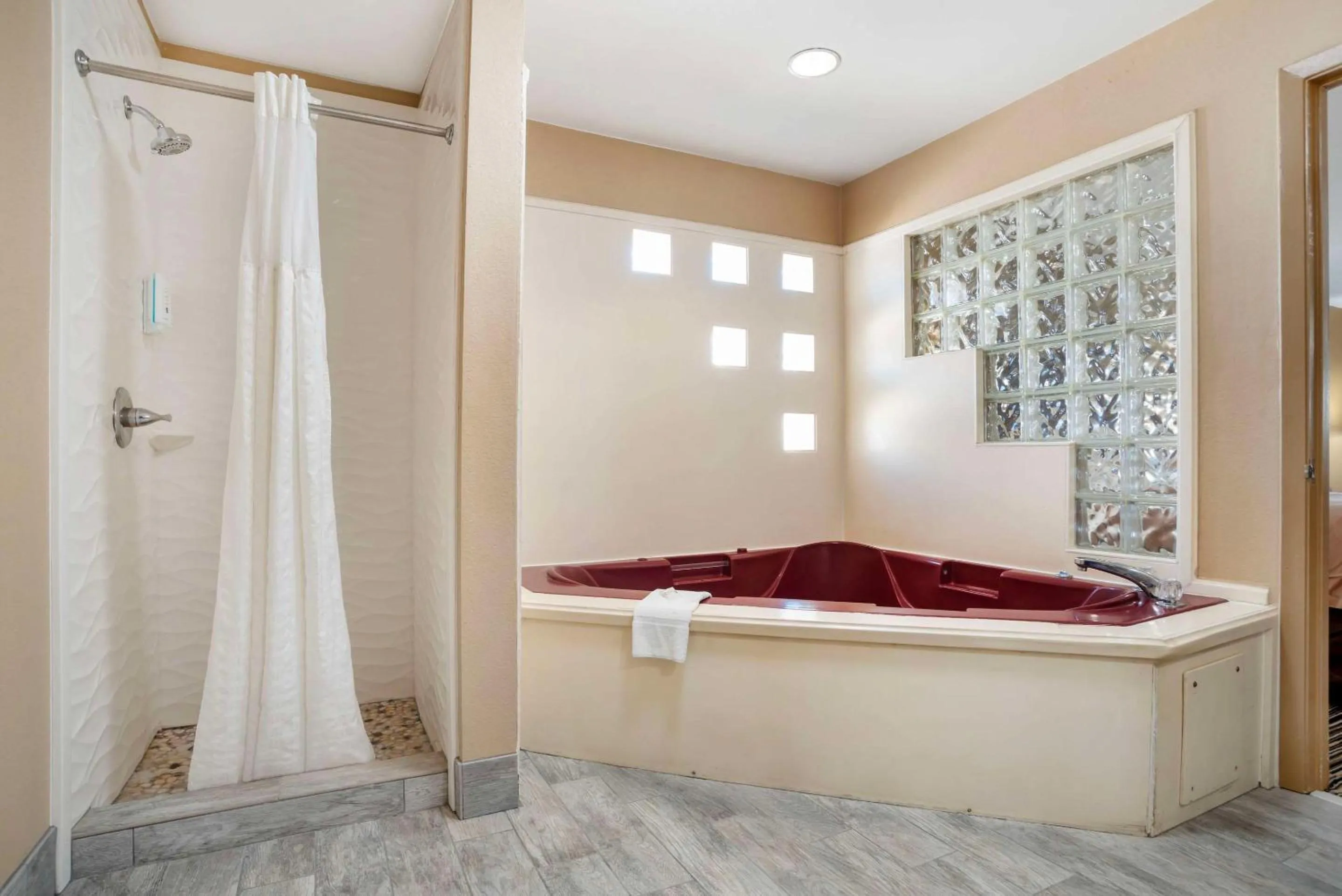 Bedroom in Quality Inn