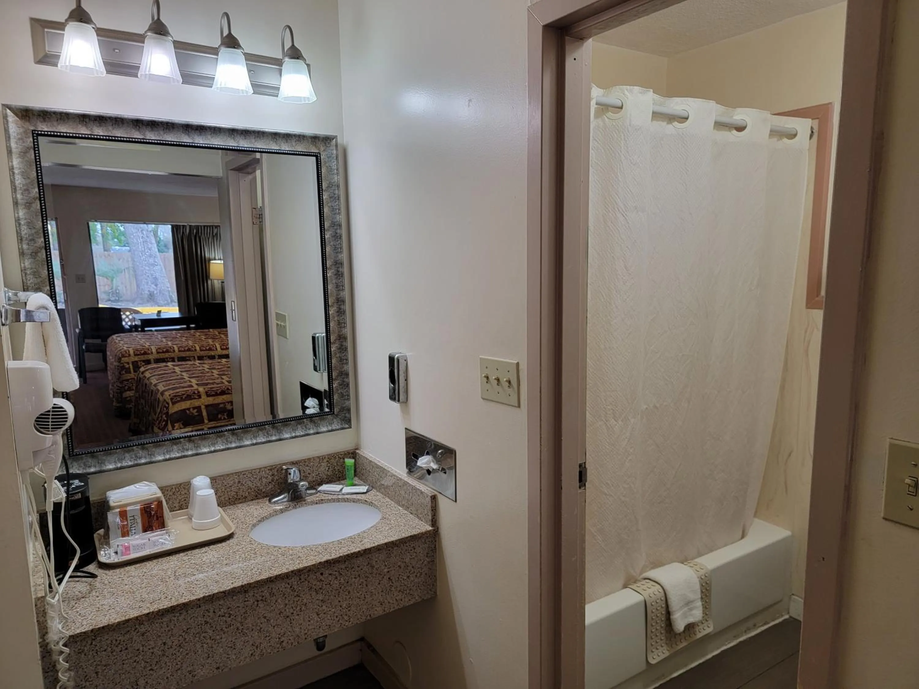 Shower, Bathroom in Econo Lodge Biloxi Beach North