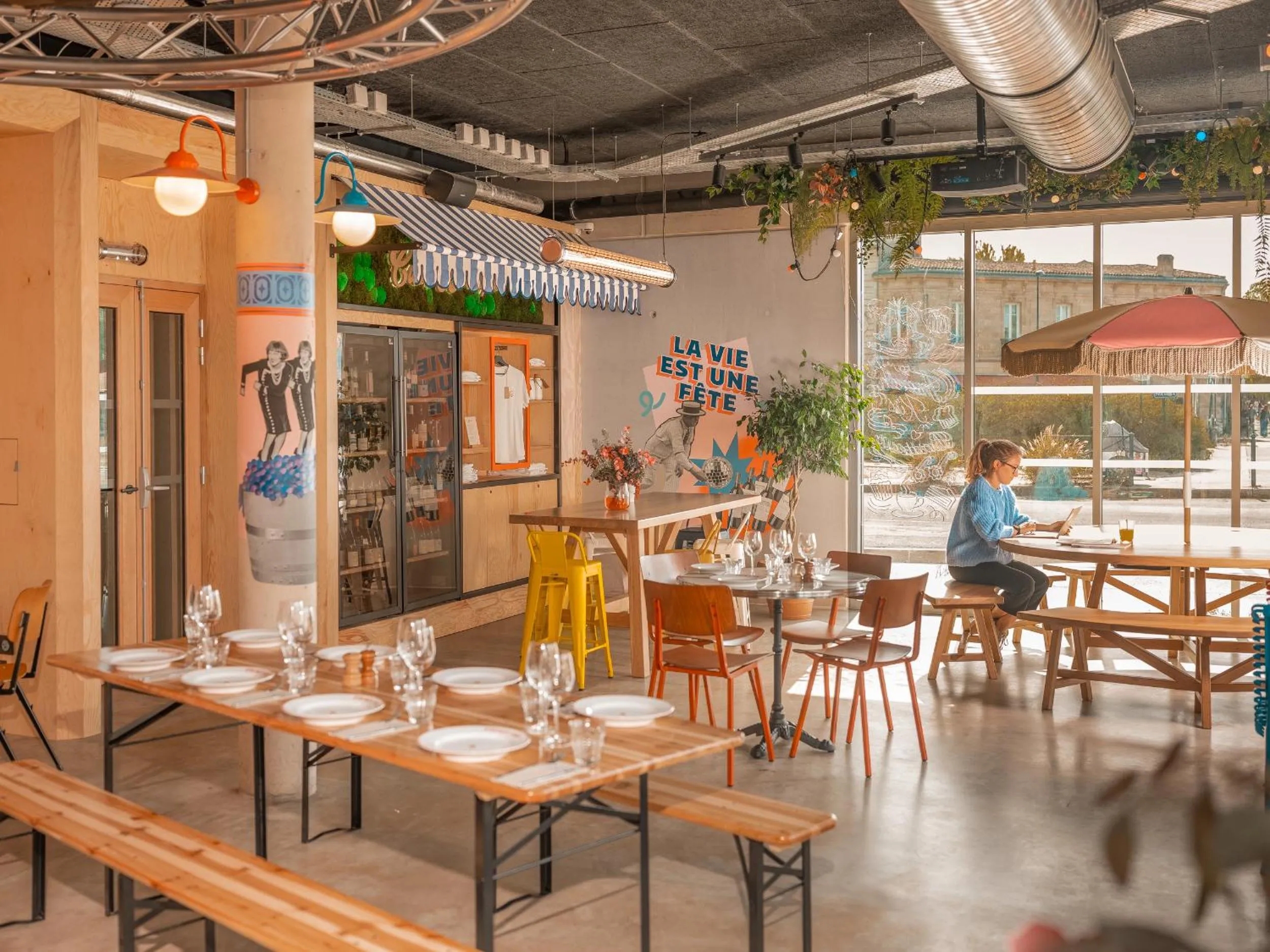 Restaurant/places to eat in Eklo Hotels Bordeaux Centre Bastide