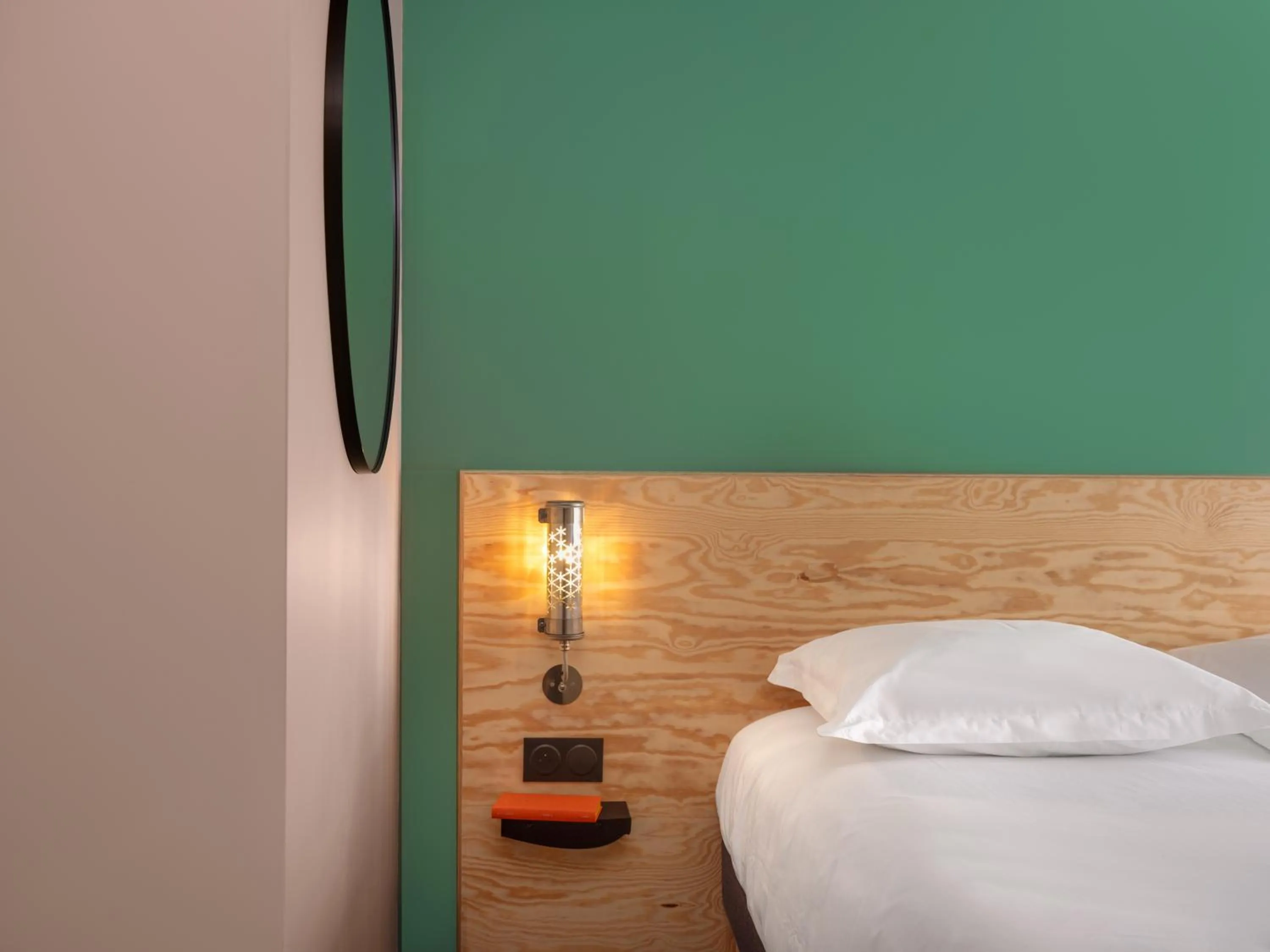 Bedroom, Bed in Eklo Hotels Bordeaux Centre Bastide