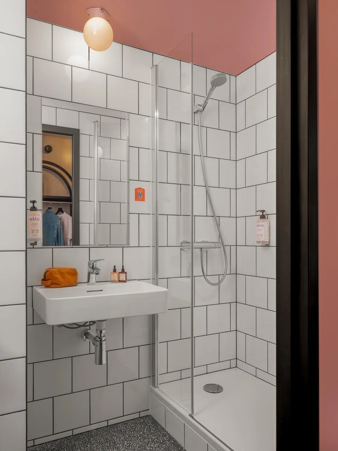 Bathroom in Eklo Hotels Bordeaux Centre Bastide