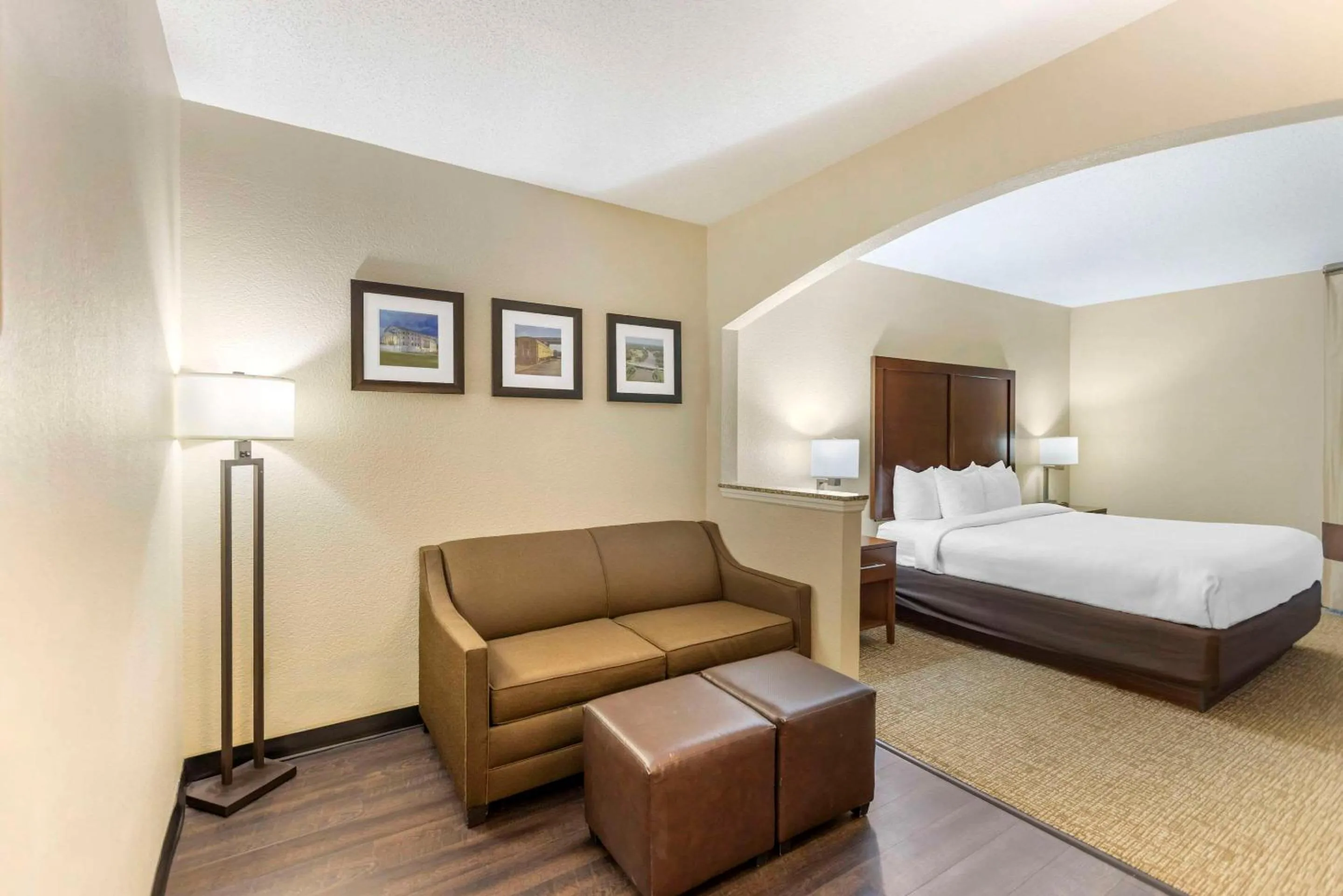 Bedroom, Bed in Comfort Inn Meridian - Bonita Lakes