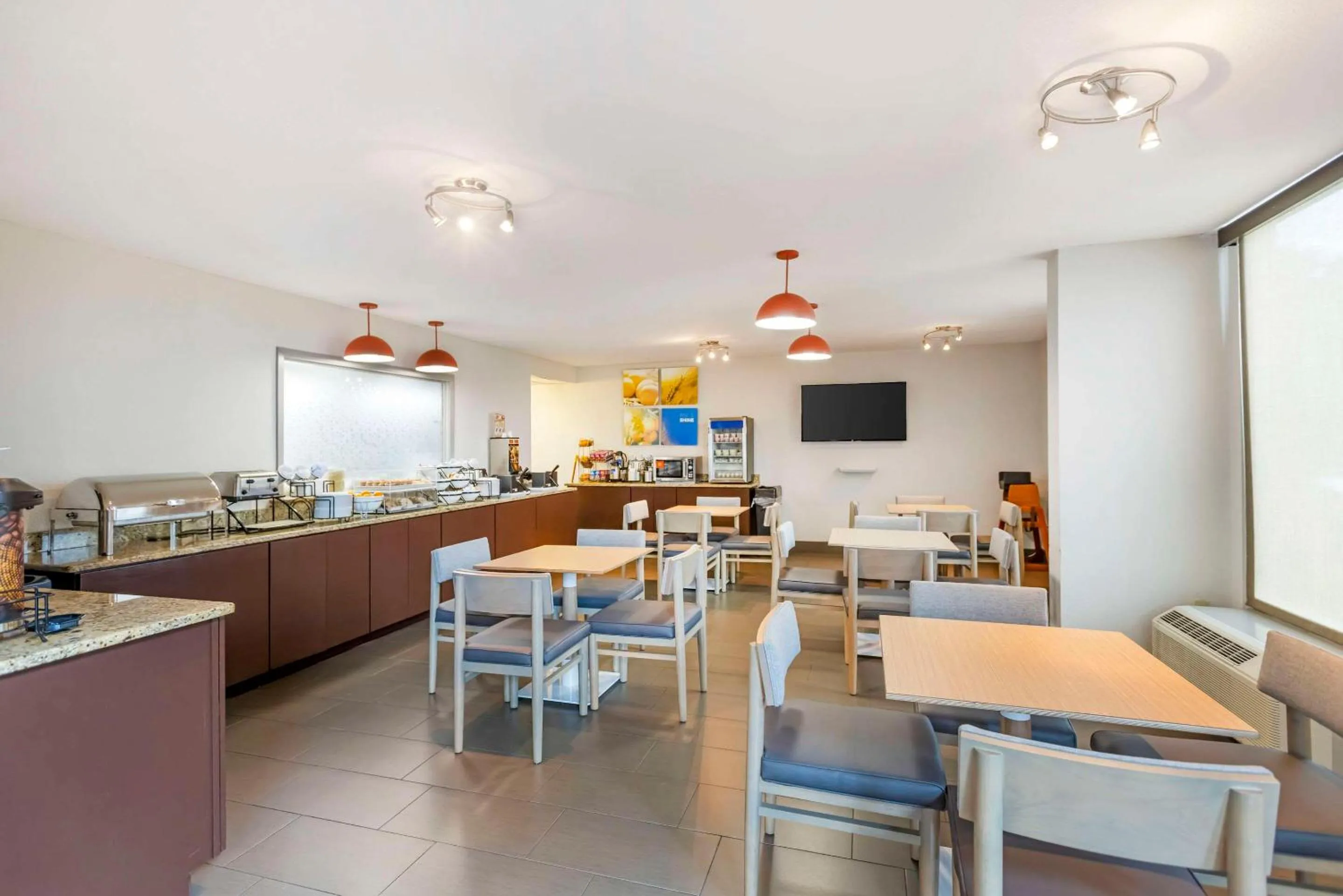 Breakfast in Comfort Inn Meridian - Bonita Lakes