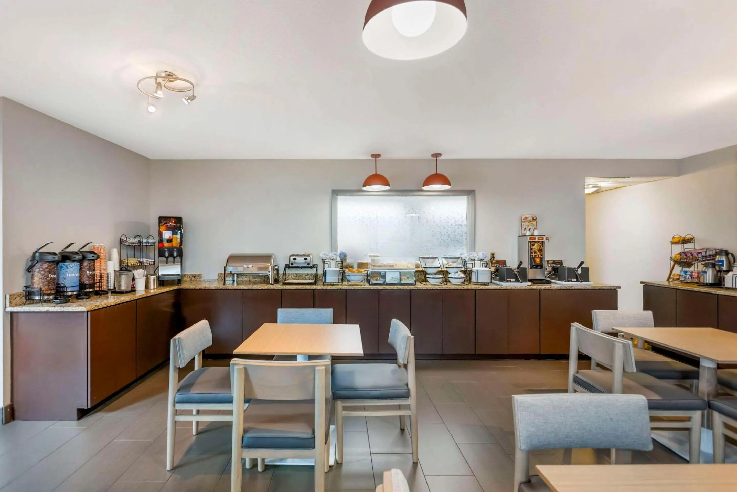 Breakfast in Comfort Inn Meridian - Bonita Lakes