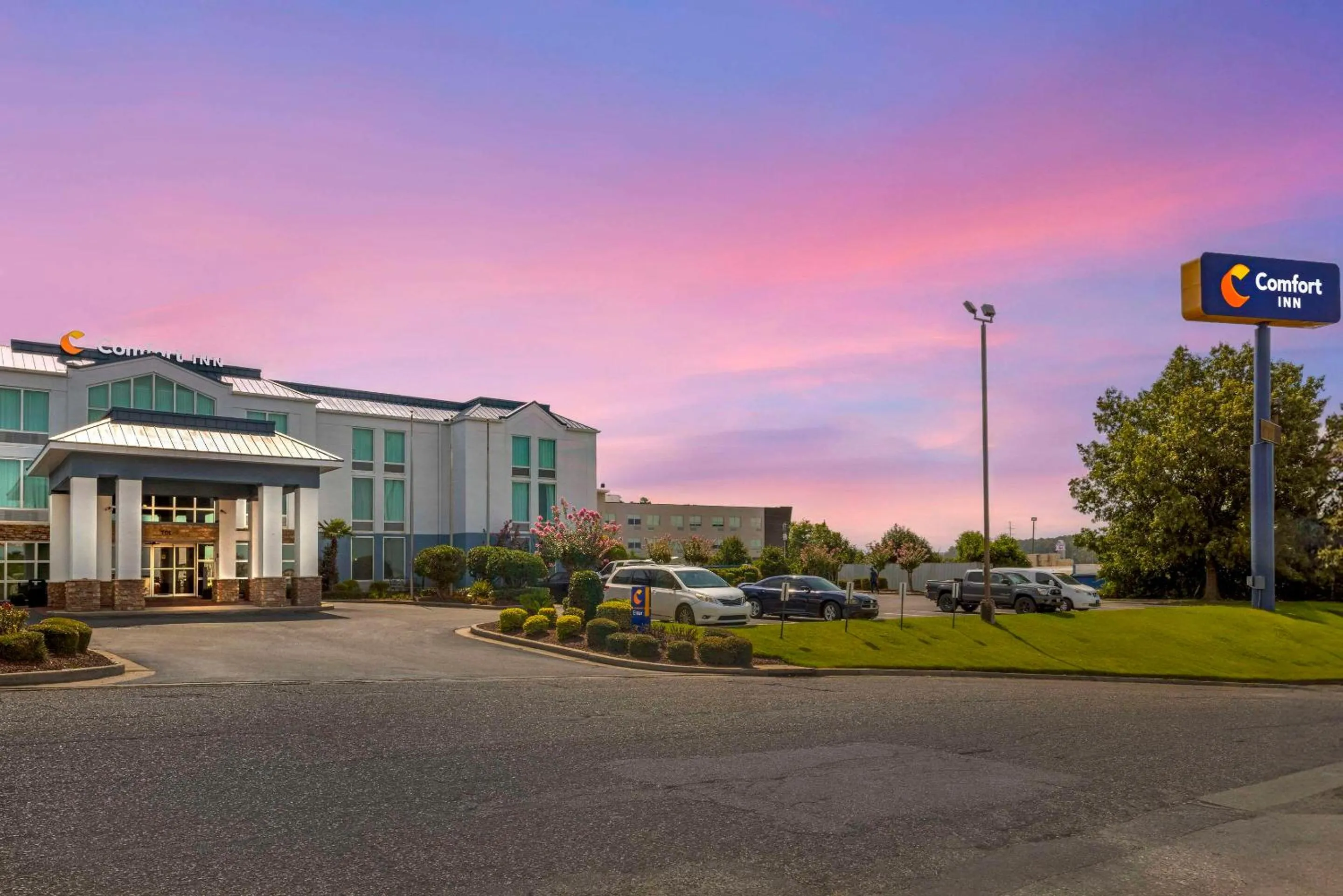 Property building in Comfort Inn Meridian - Bonita Lakes