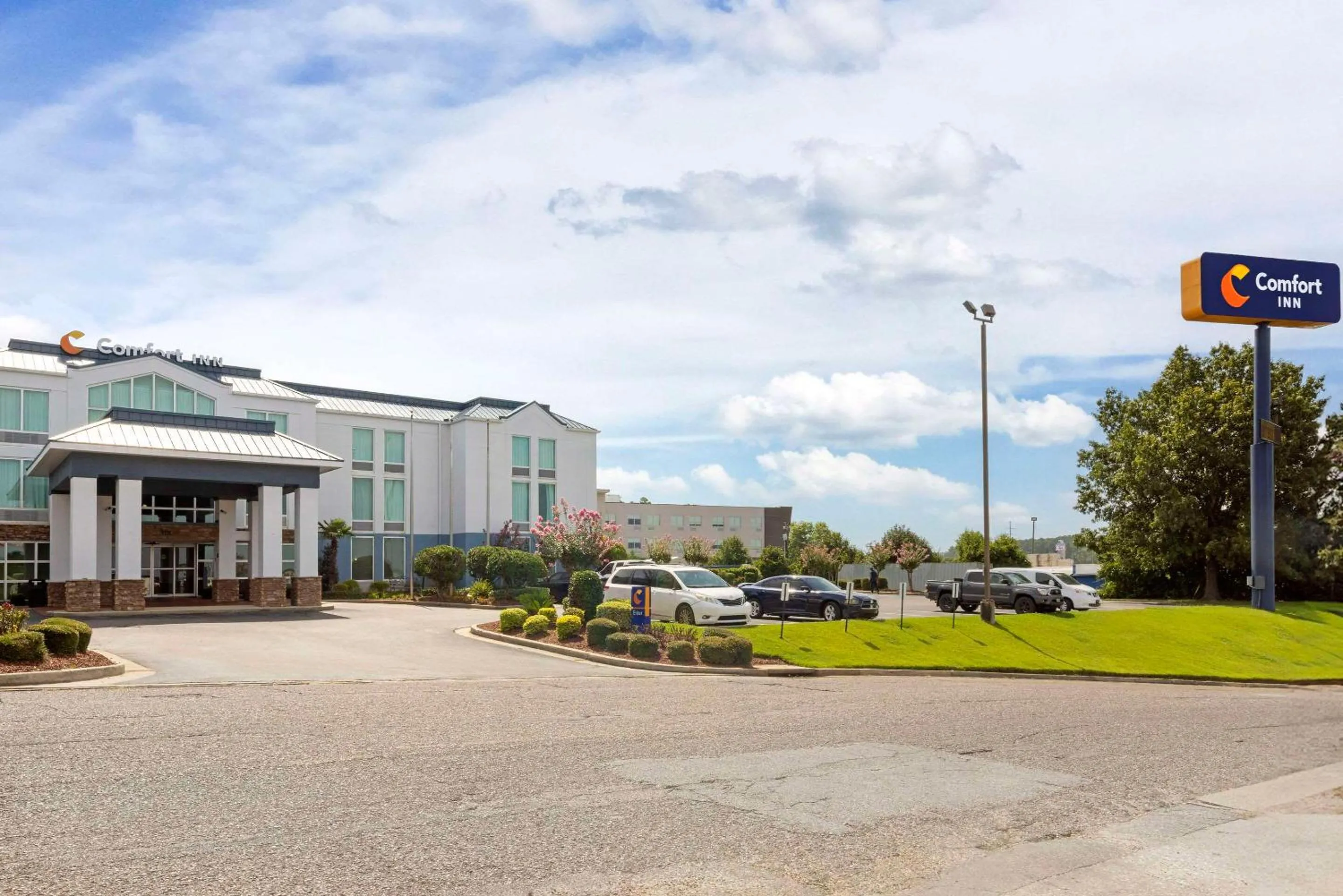 Property building in Comfort Inn Meridian - Bonita Lakes