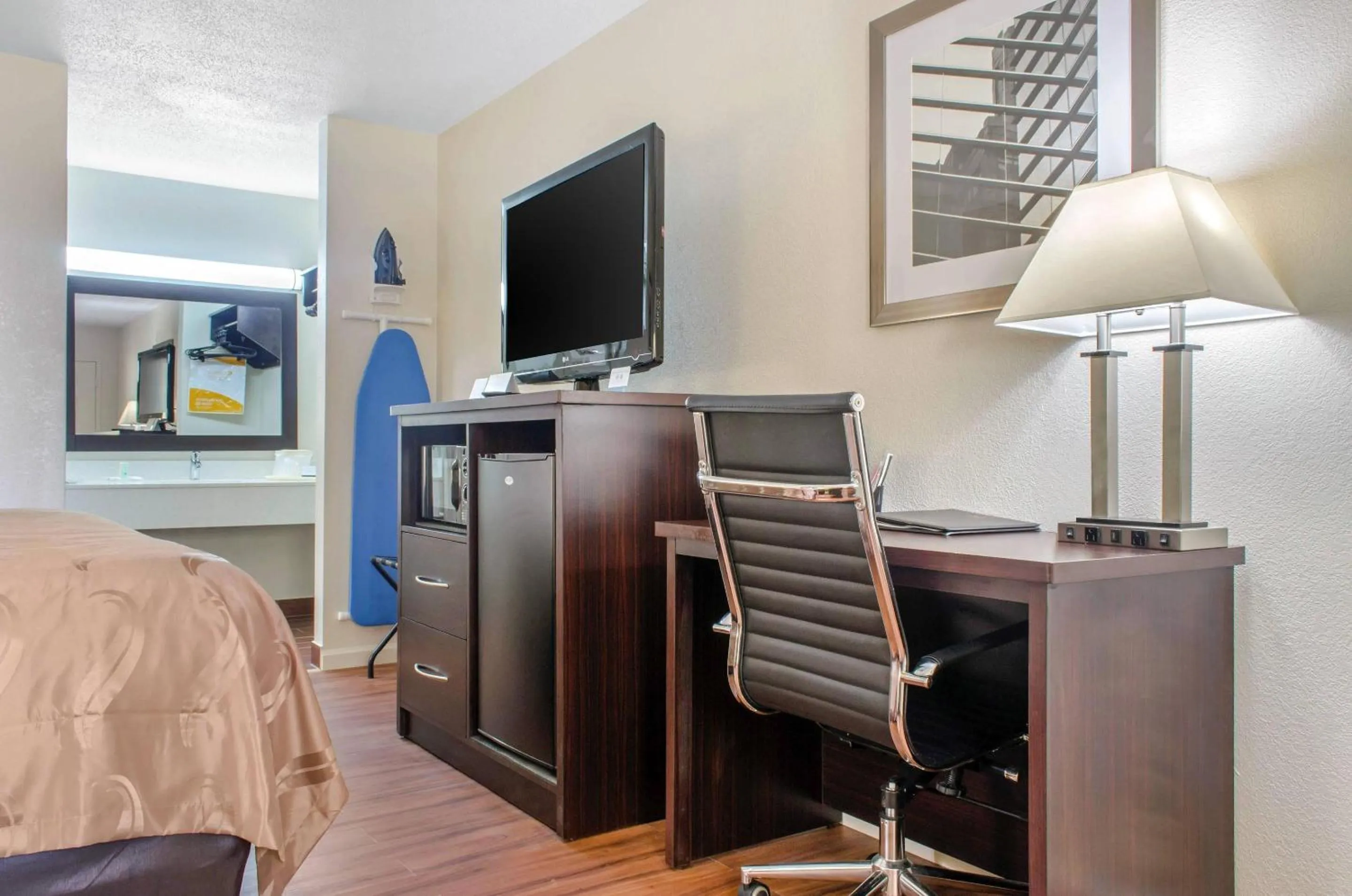 Bedroom, Bed in Quality Inn McComb