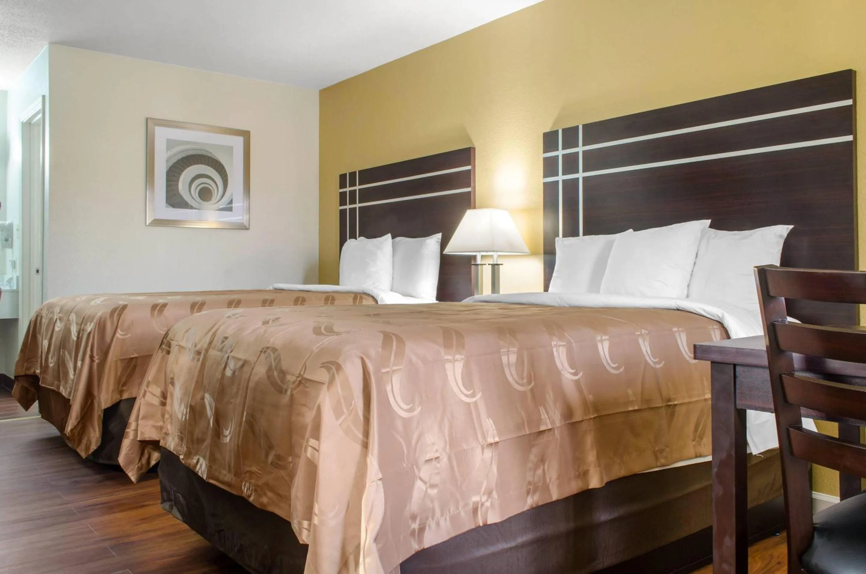 Bedroom, Bed in Quality Inn McComb