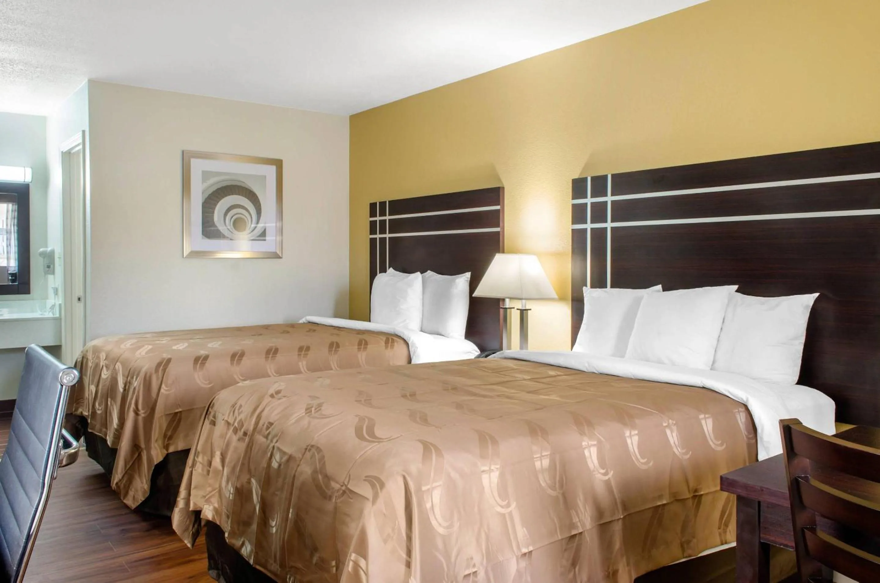 Bedroom, Bed in Quality Inn McComb