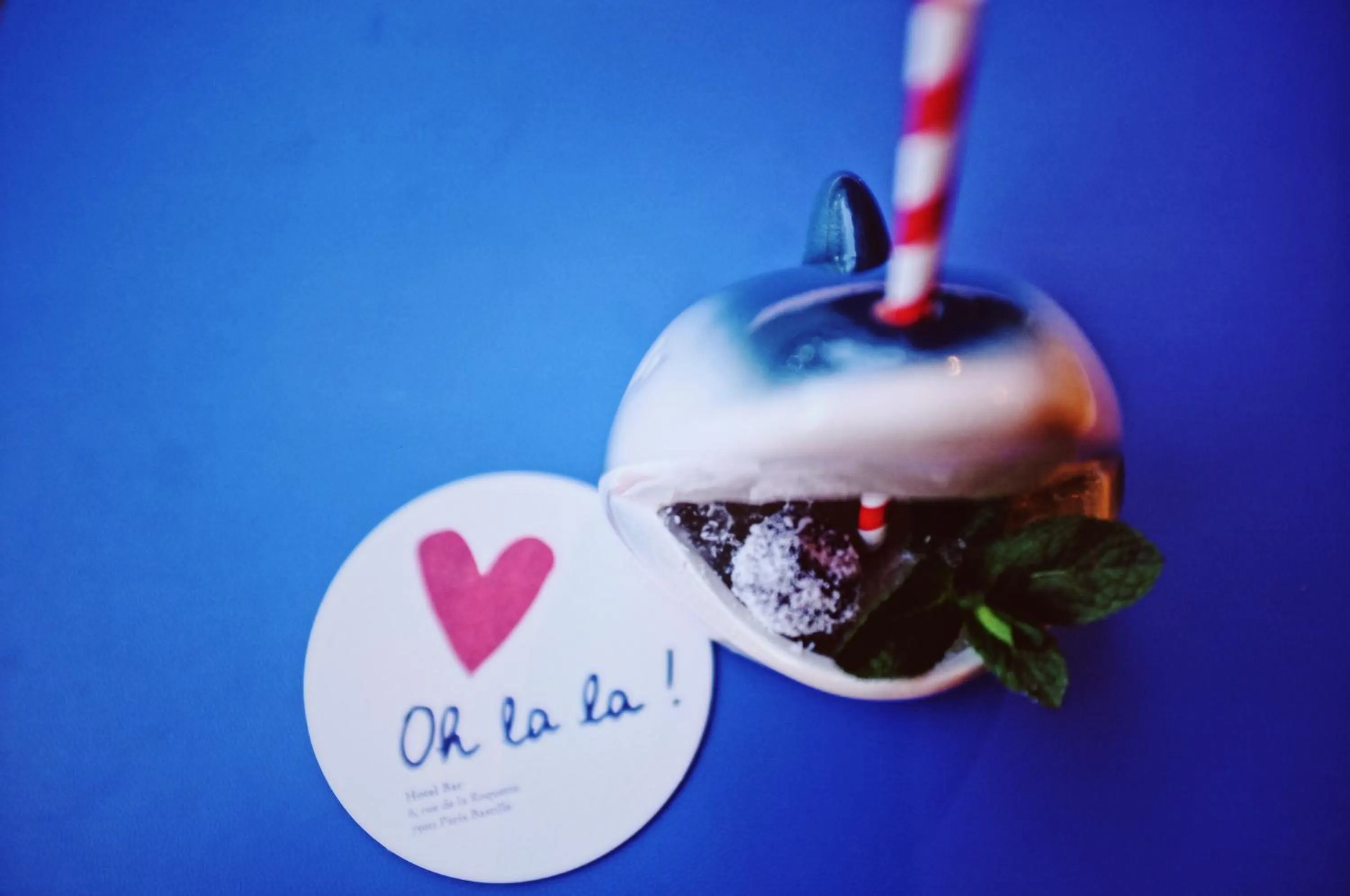 Lounge or bar in Oh la la ! Hotel Bar Paris Bastille