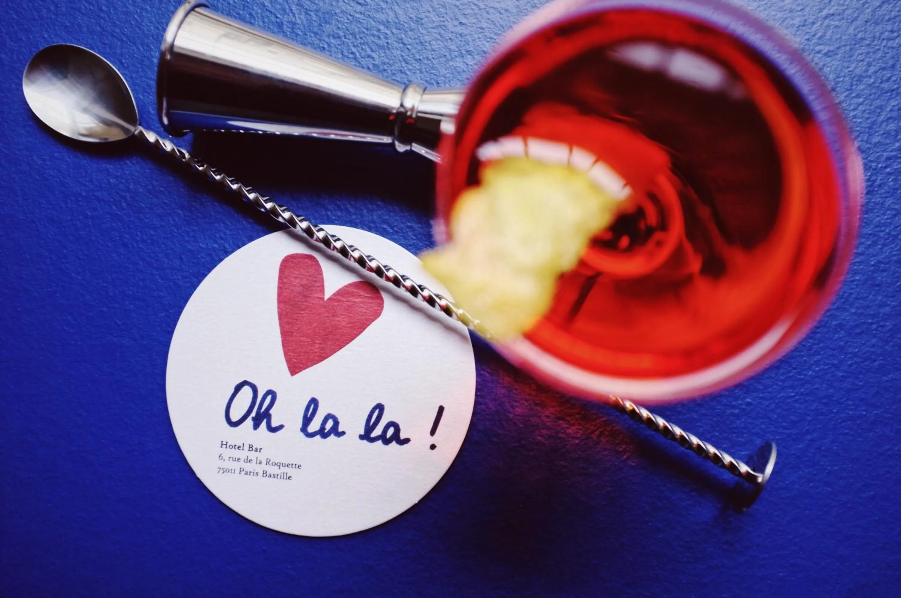 Lounge or bar in Oh la la ! Hotel Bar Paris Bastille