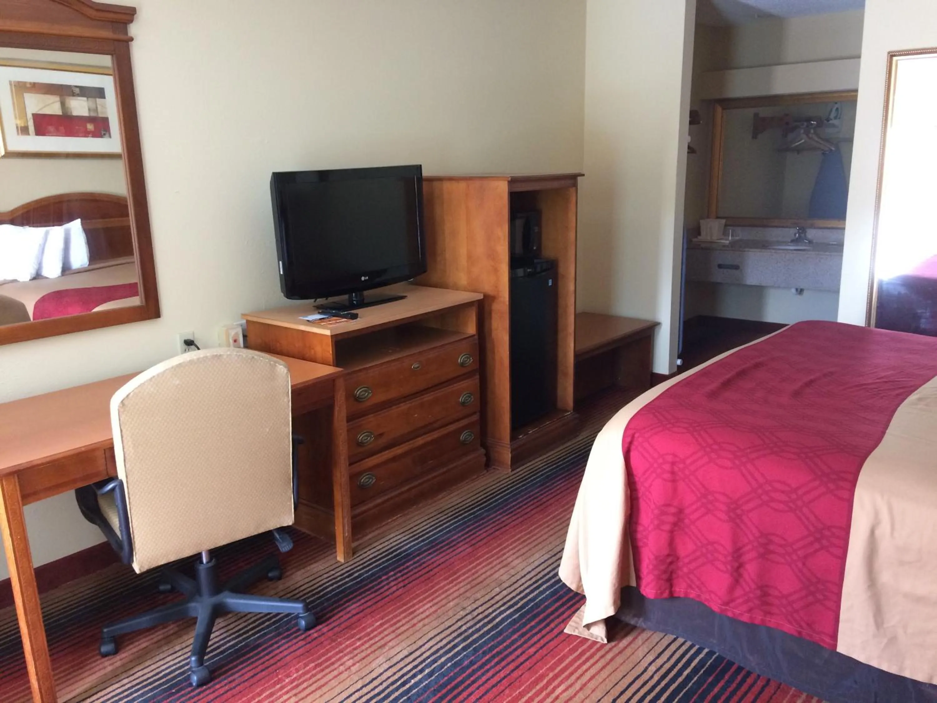 TV and multimedia, Bed in FairBridge Inn Express Natchez