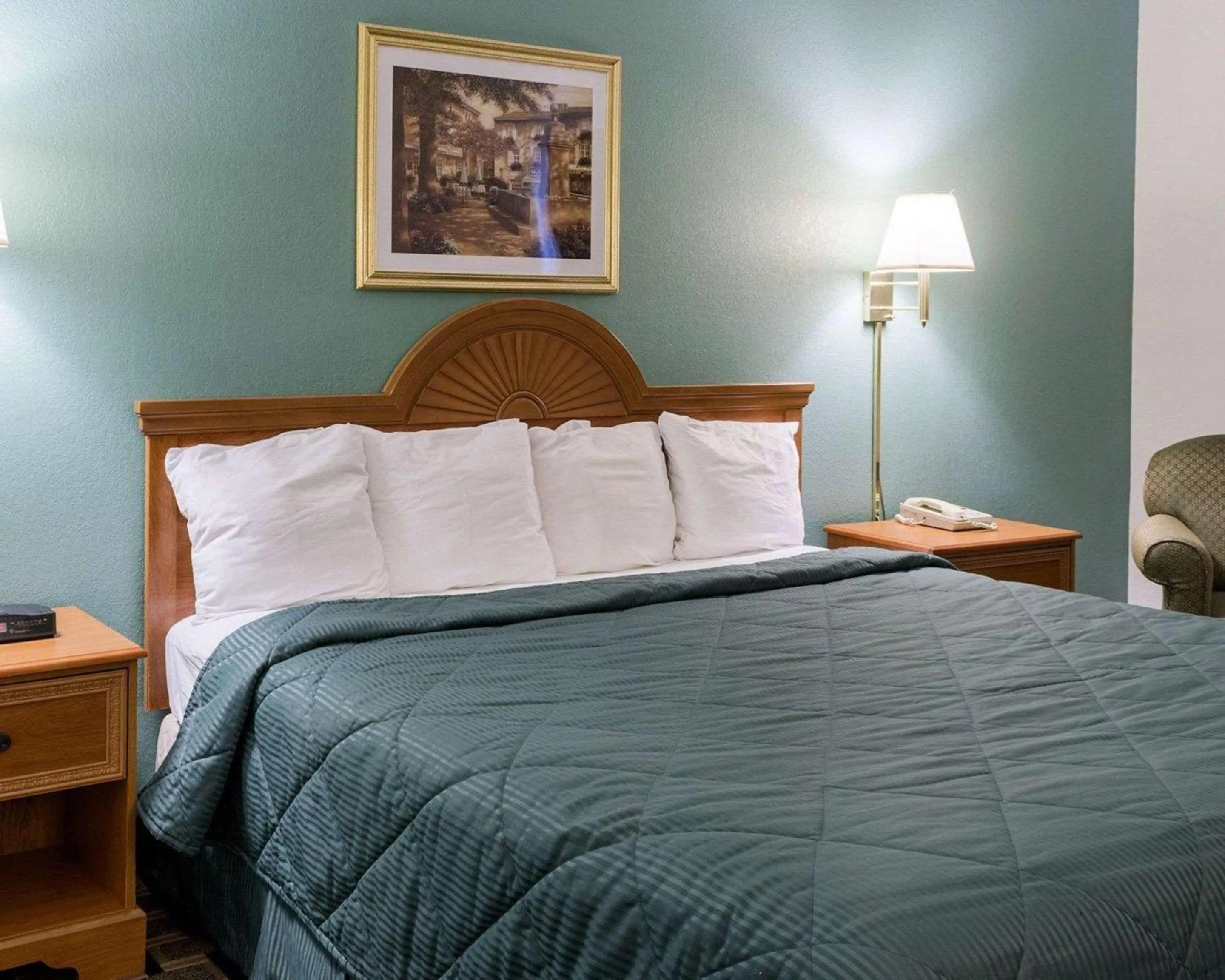 Photo of the whole room, Bed in Quality Inn Magee