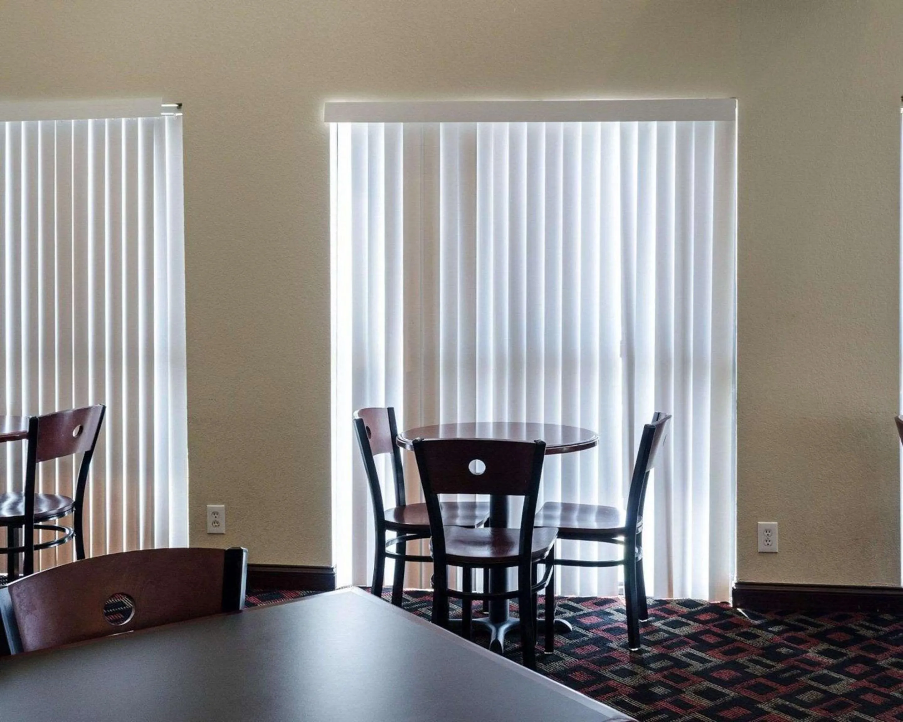 Restaurant/places to eat in Quality Inn Magee