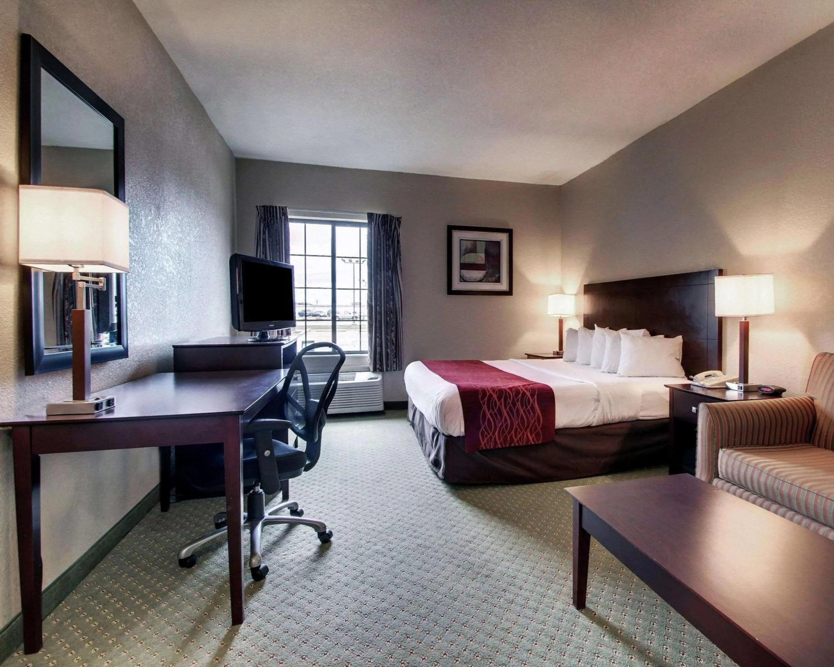 Photo of the whole room, Bed in Columbia Inn & Suites