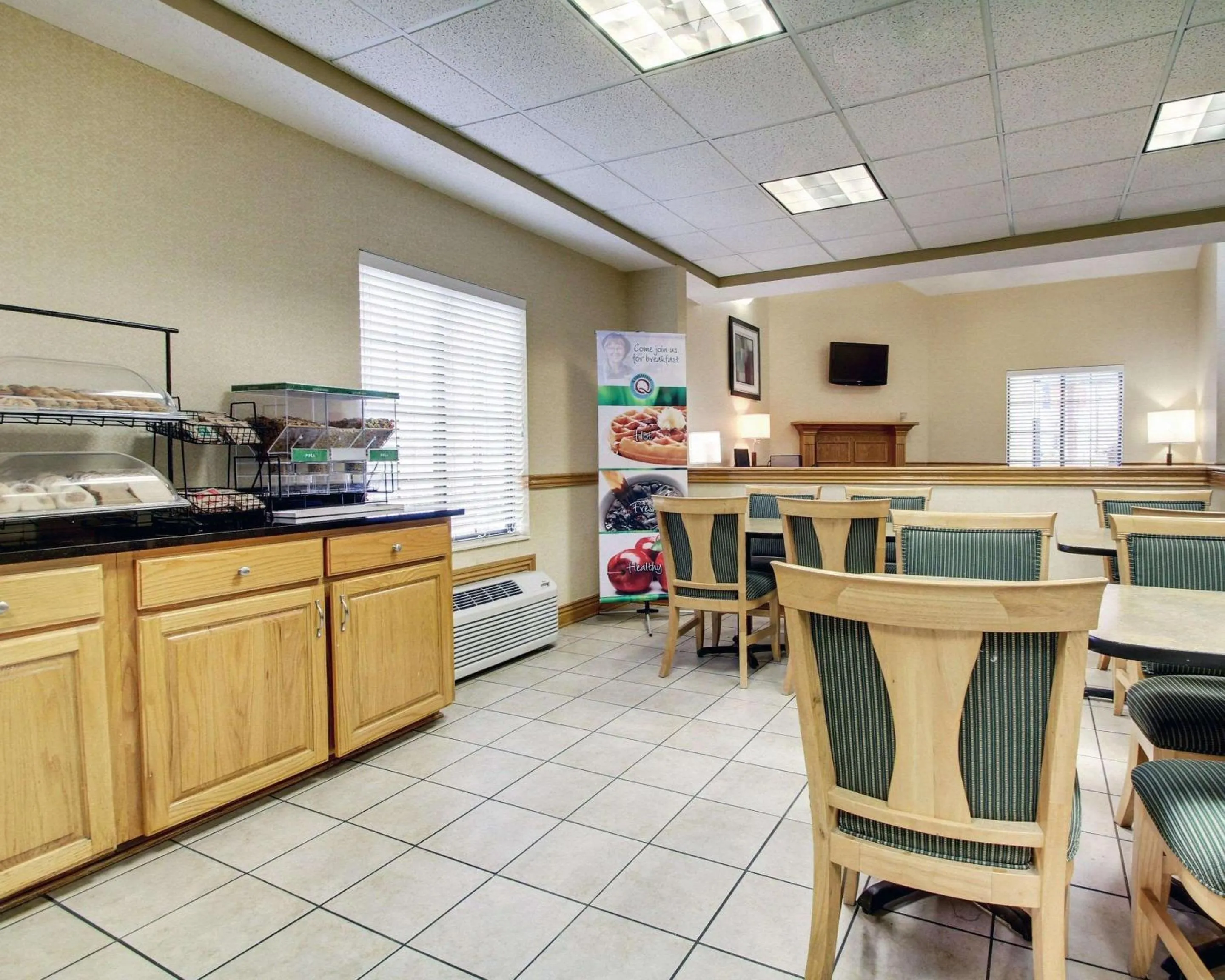 Restaurant/places to eat in Columbia Inn & Suites