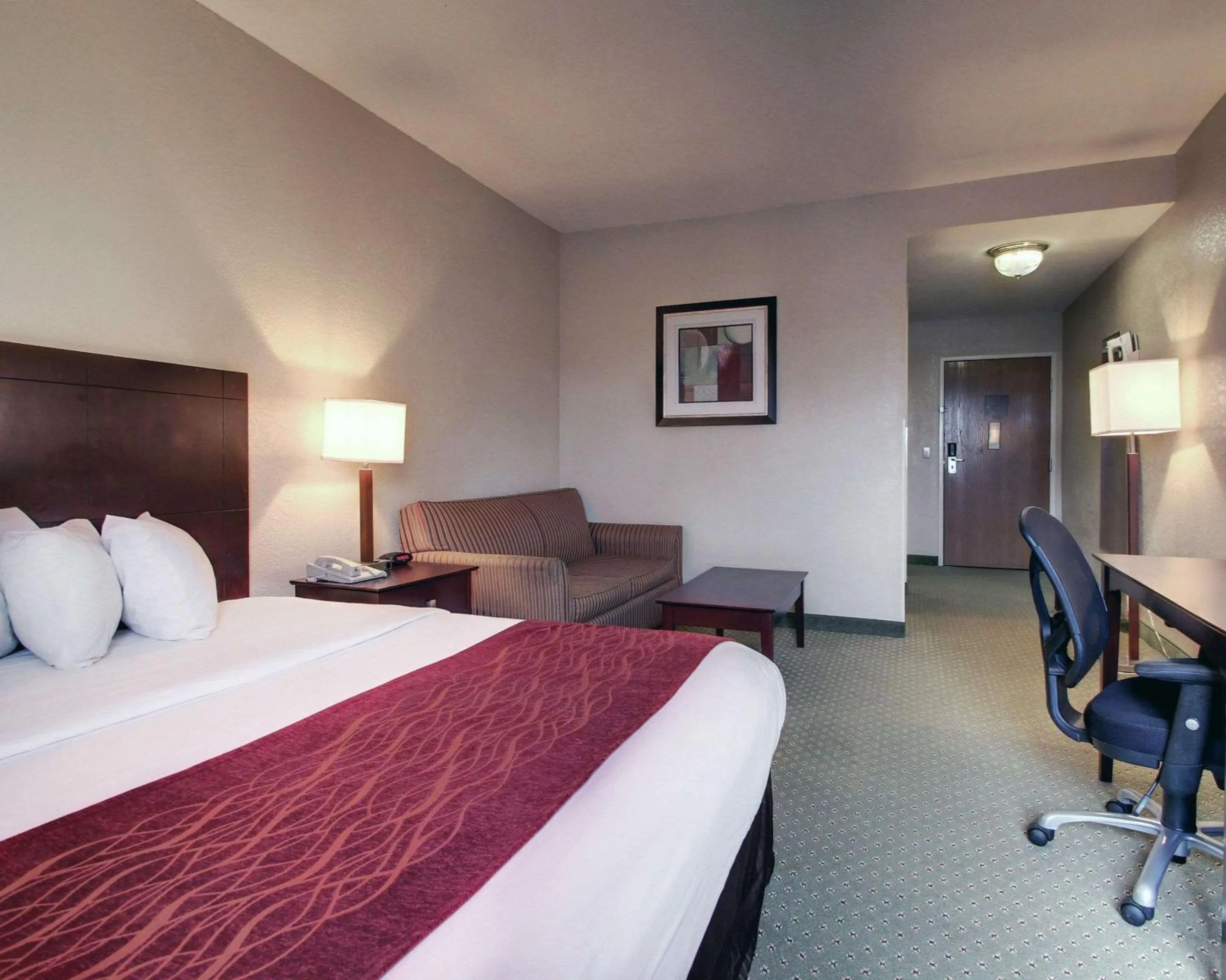 Photo of the whole room, Bed in Columbia Inn & Suites
