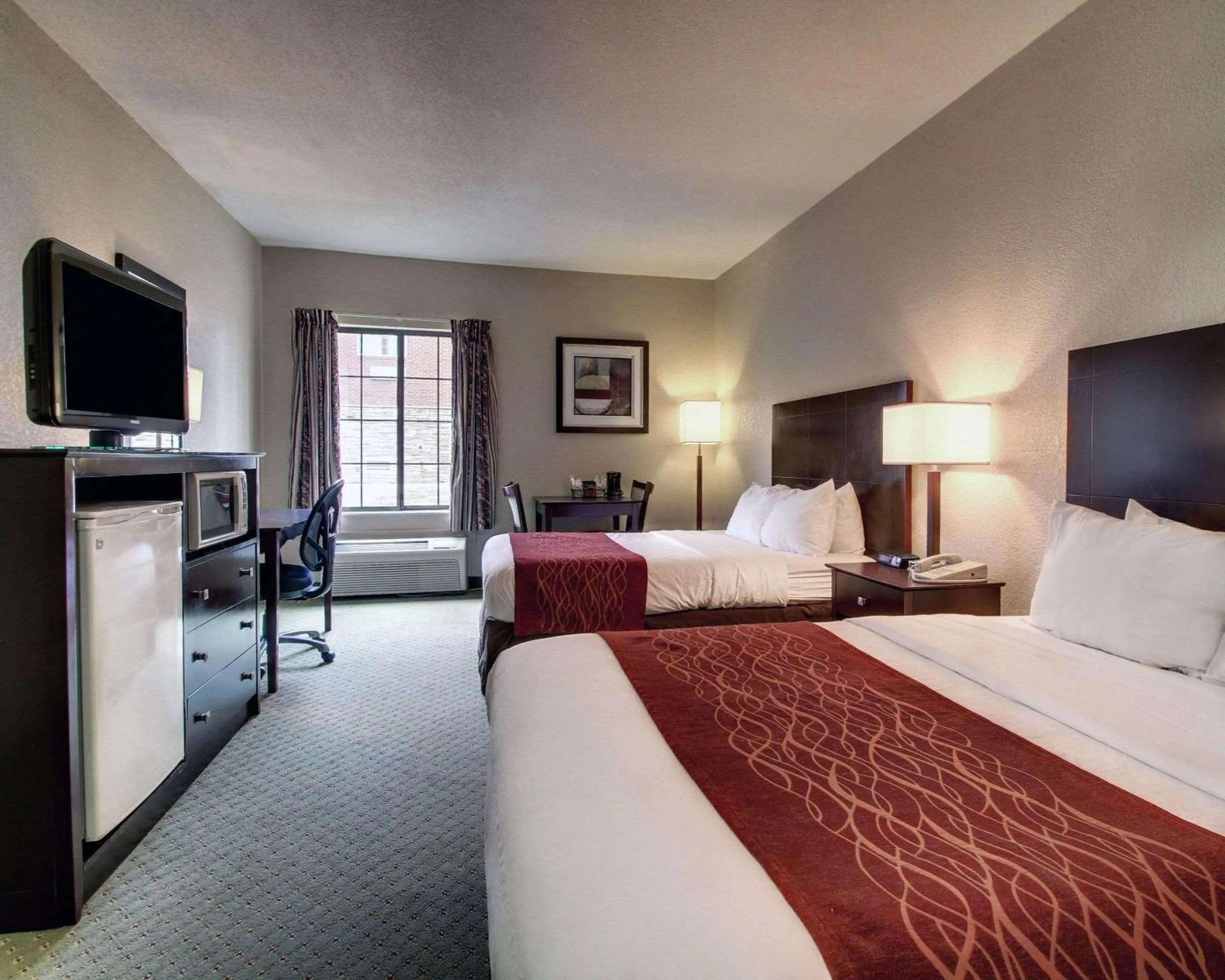 Photo of the whole room, Bed in Columbia Inn & Suites