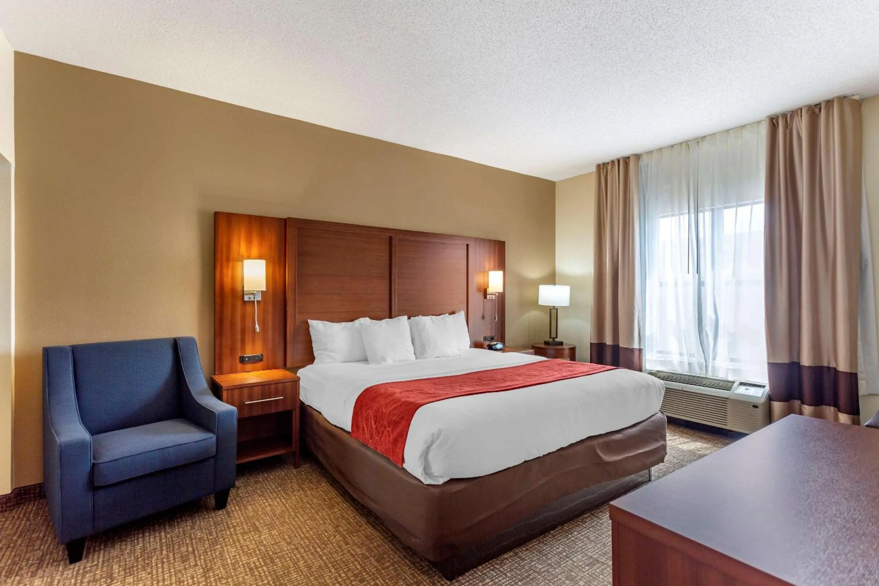 Bedroom, Bed in Comfort Suites Southaven - Memphis South