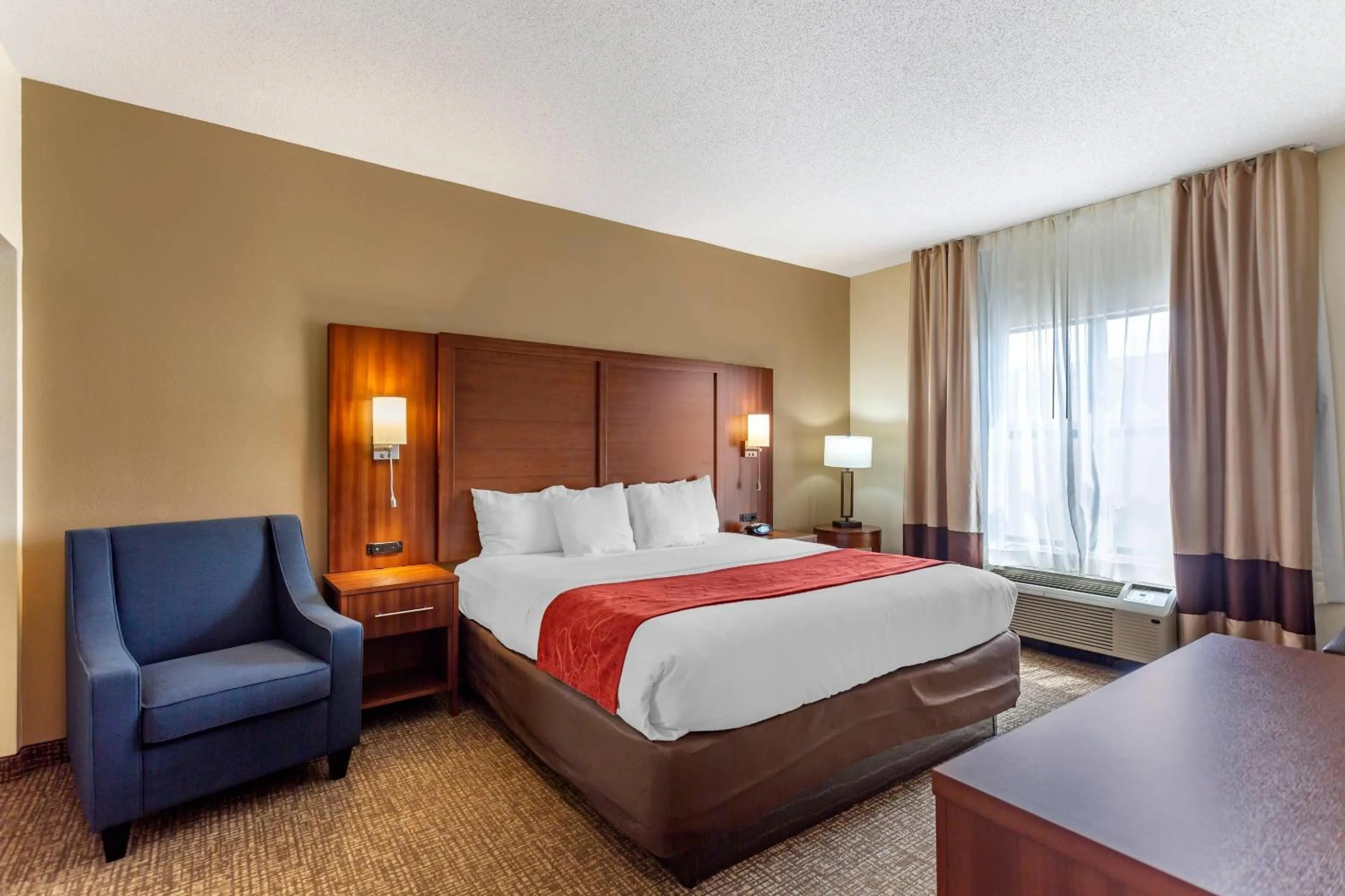 Bedroom, Bed in Comfort Suites Southaven - Memphis South