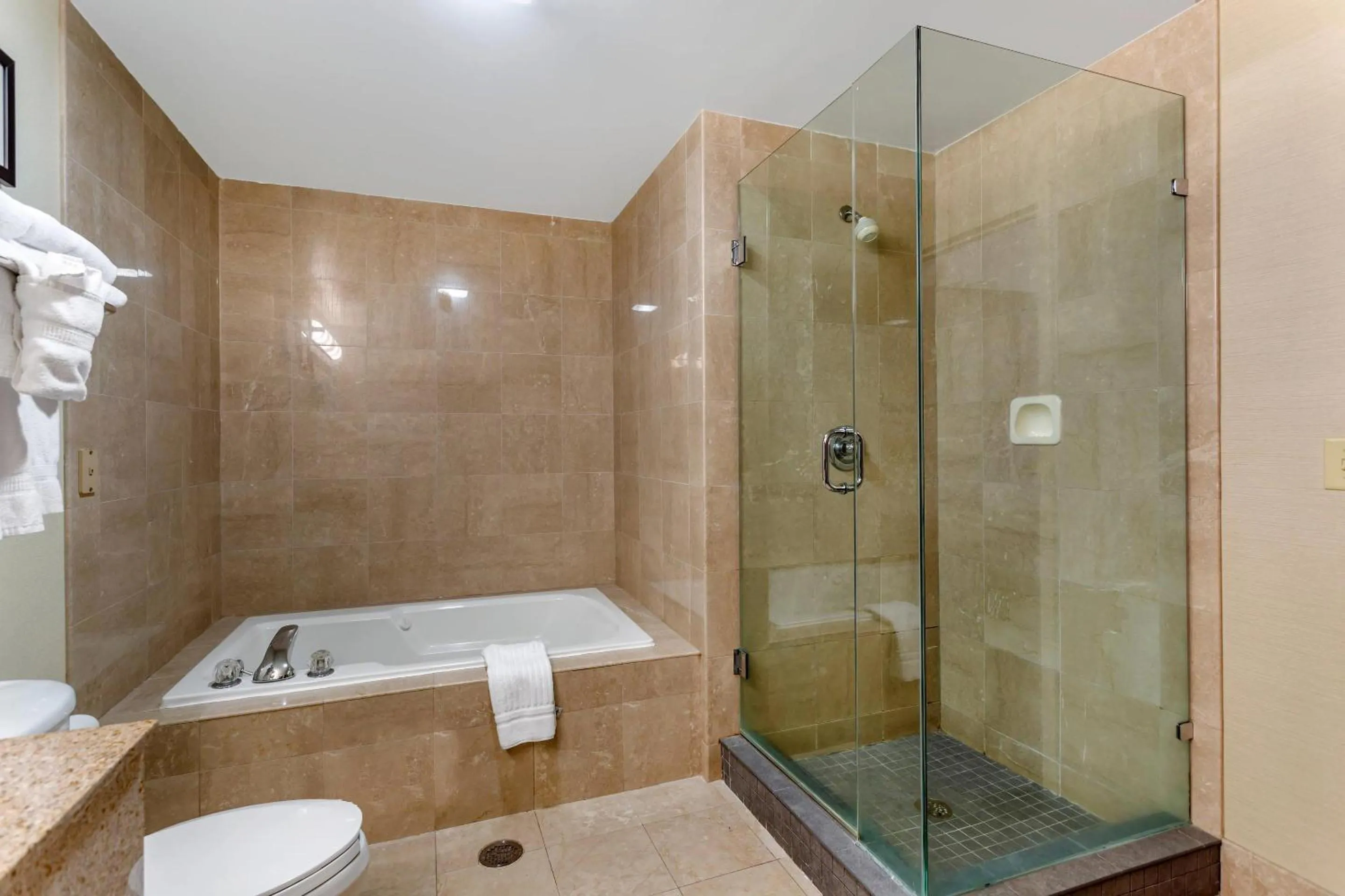 Bedroom in Comfort Suites Southaven - Memphis South