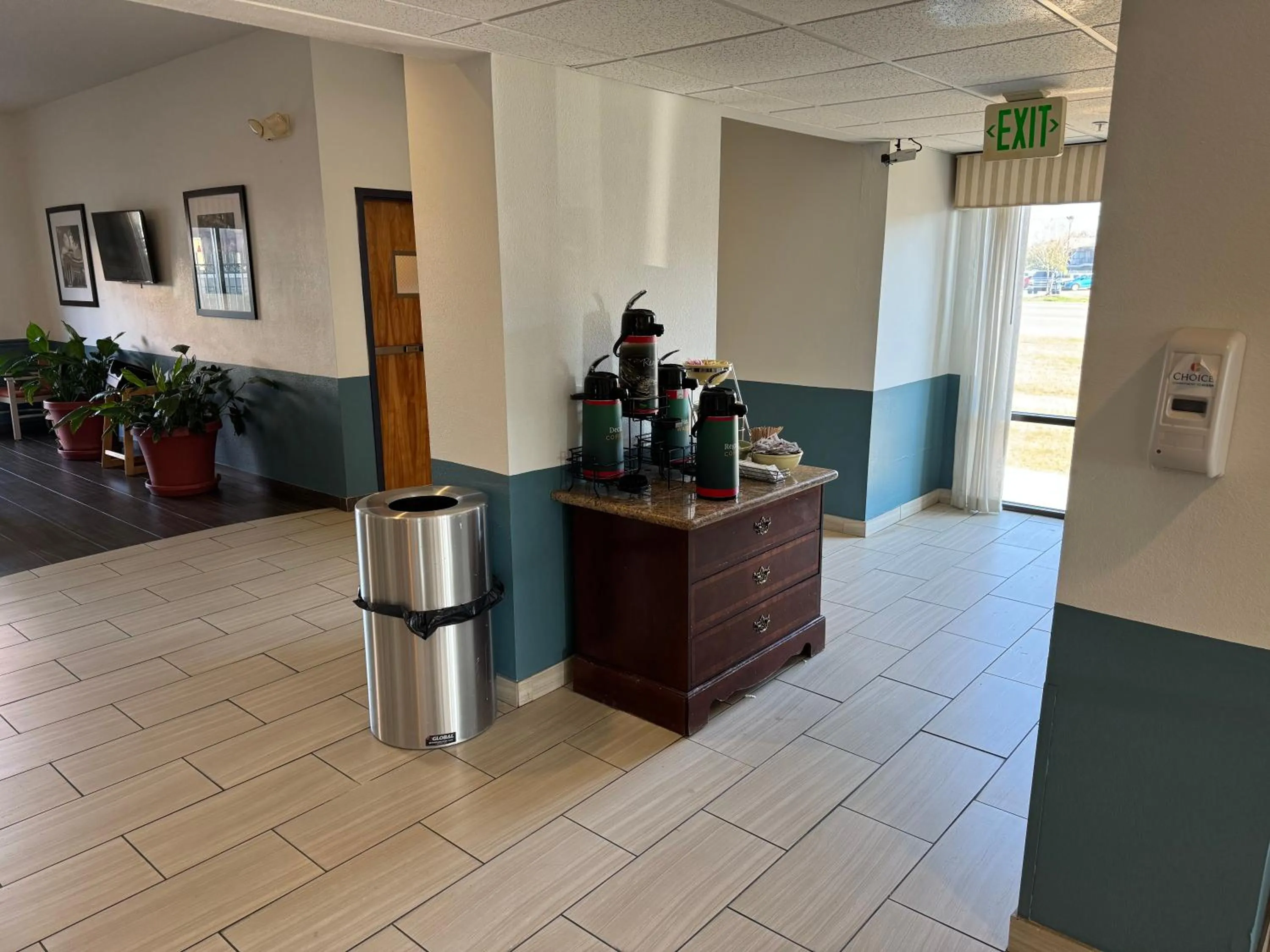 Coffee/tea facilities in Quality Inn & Suites Hattiesburg North