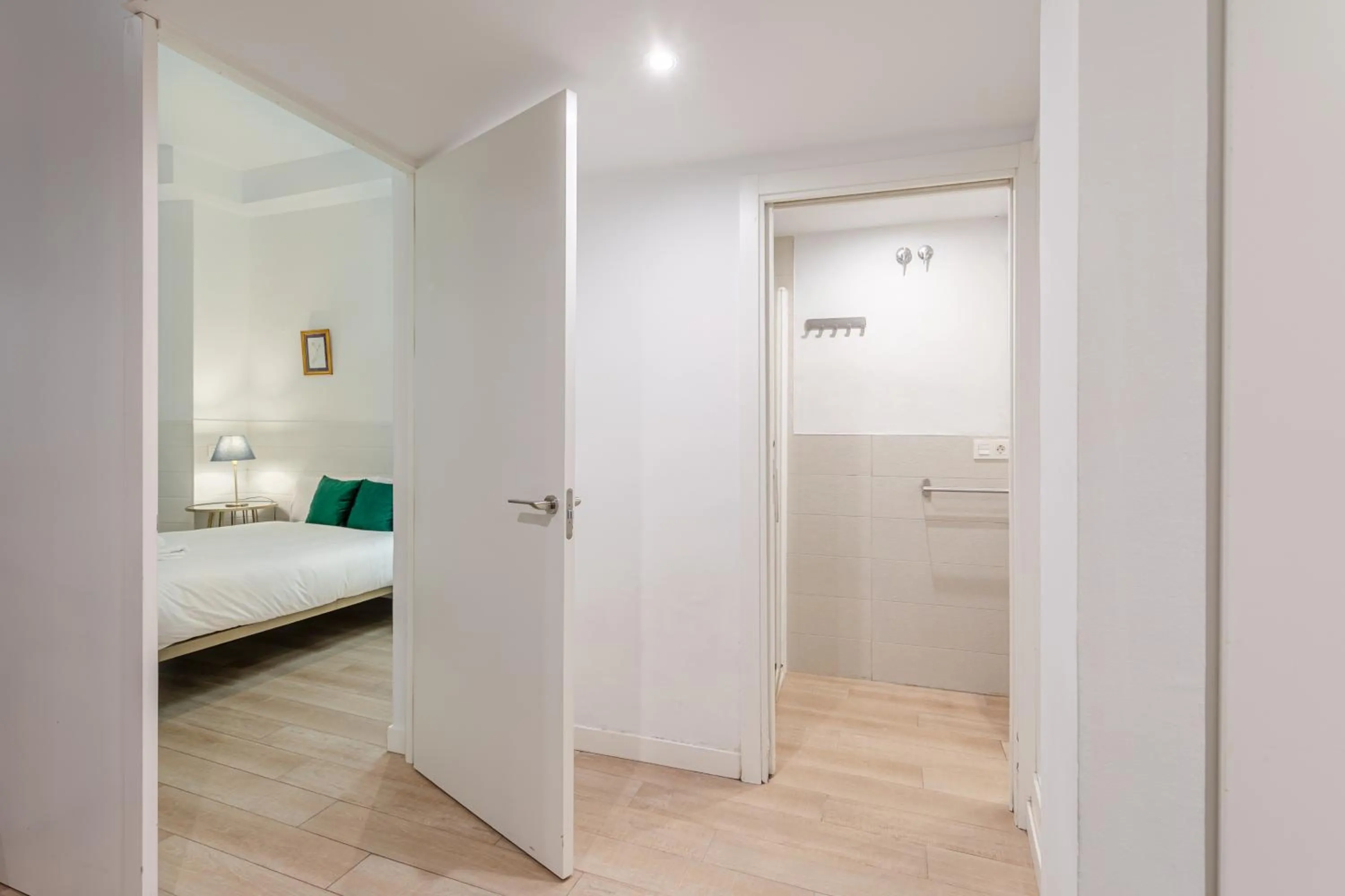 Bed in Green-Apartments Plaza del Pan