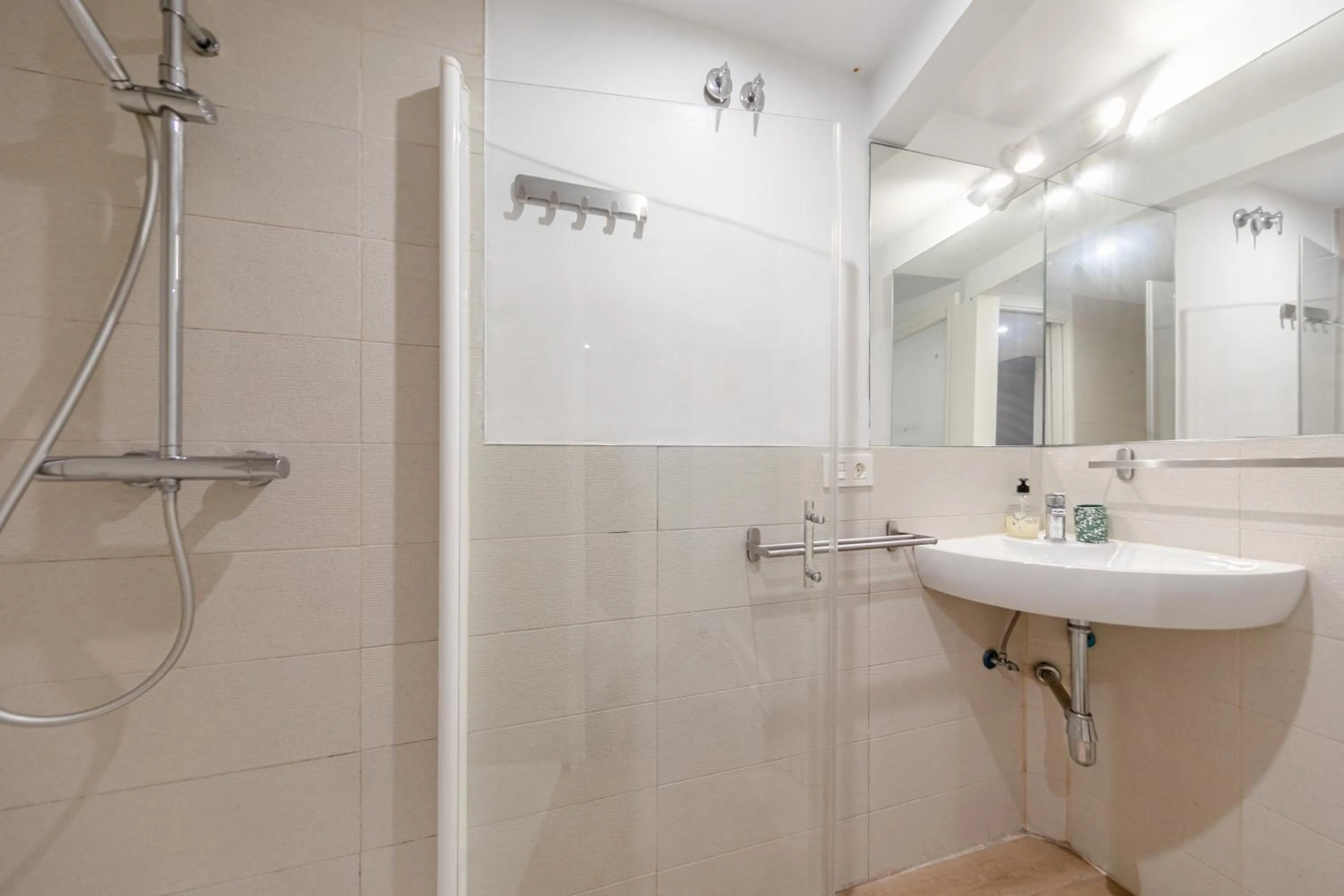 Shower in Green-Apartments Plaza del Pan