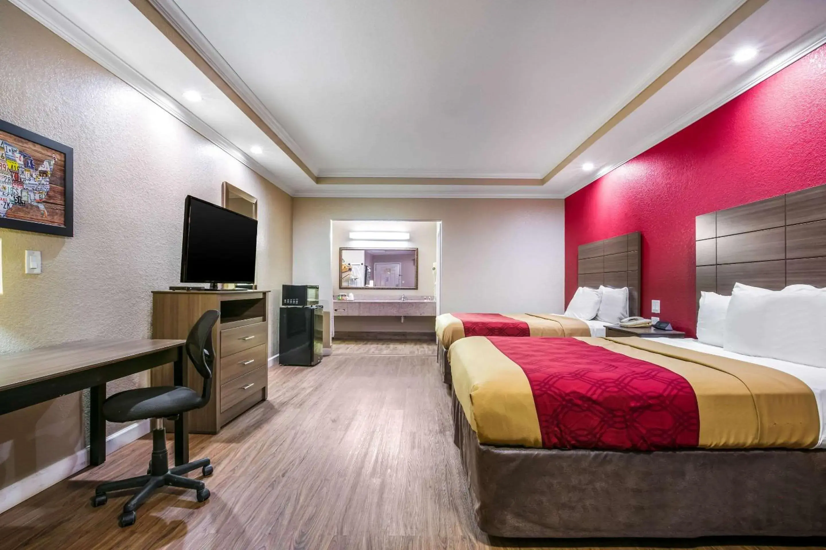 Queen Room with Two Queen Beds - Non-Smoking in Econo Lodge Inn & Suites Horn Lake - Southhaven Queen Room with Two Queen Beds - Non-Smoking in Econo Lodge Inn & Suites Horn Lake - Southhaven