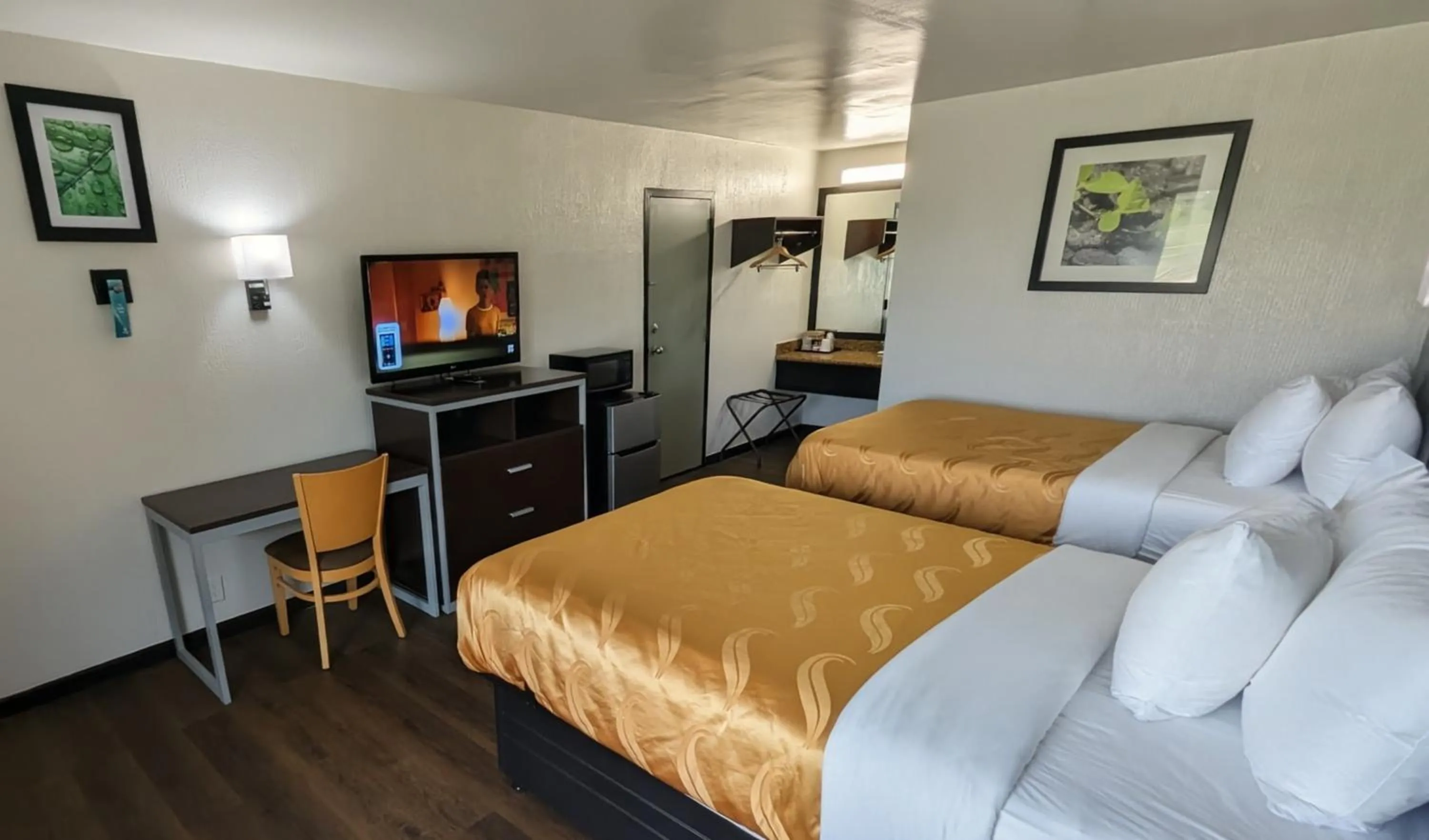 Bed in Quality Inn Moss Point - Pascagoula