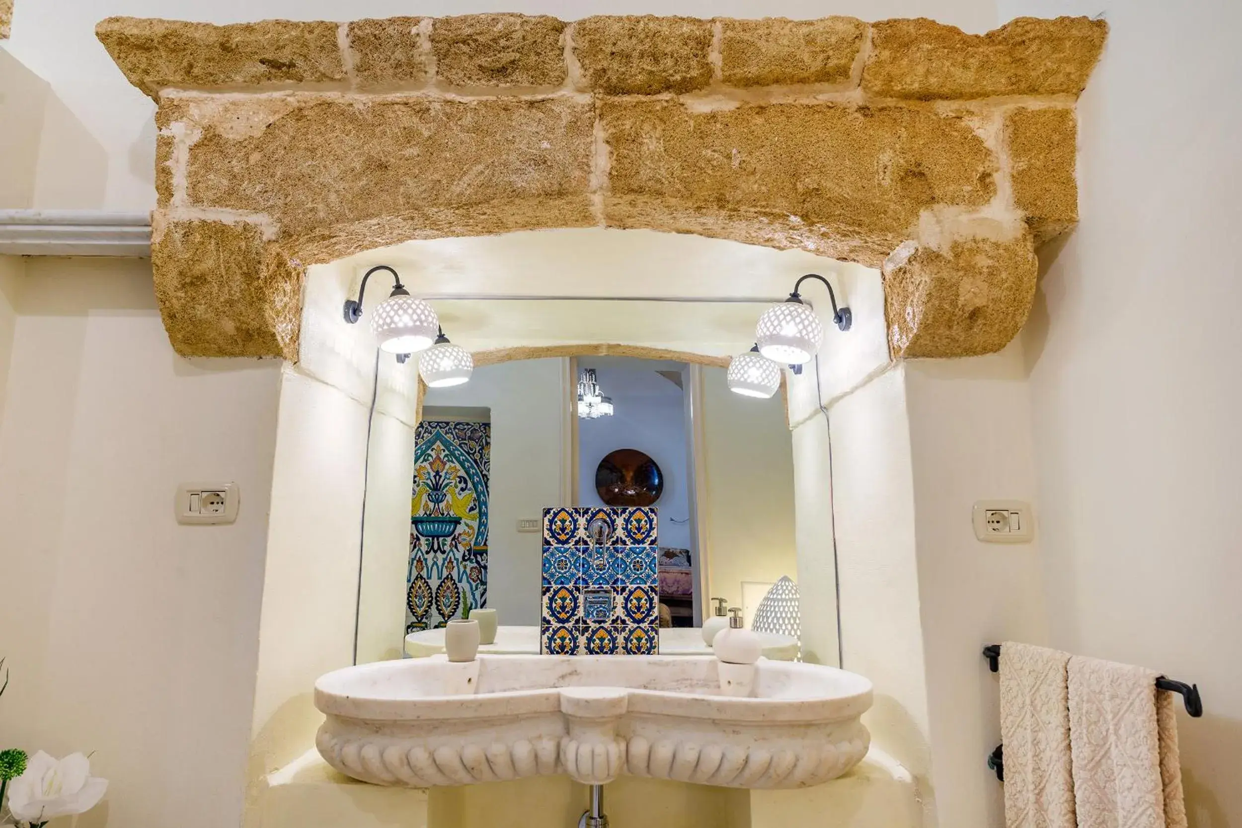 Large Double Room in Palazzo Tre Cardi Large Double Room in Palazzo Tre Cardi