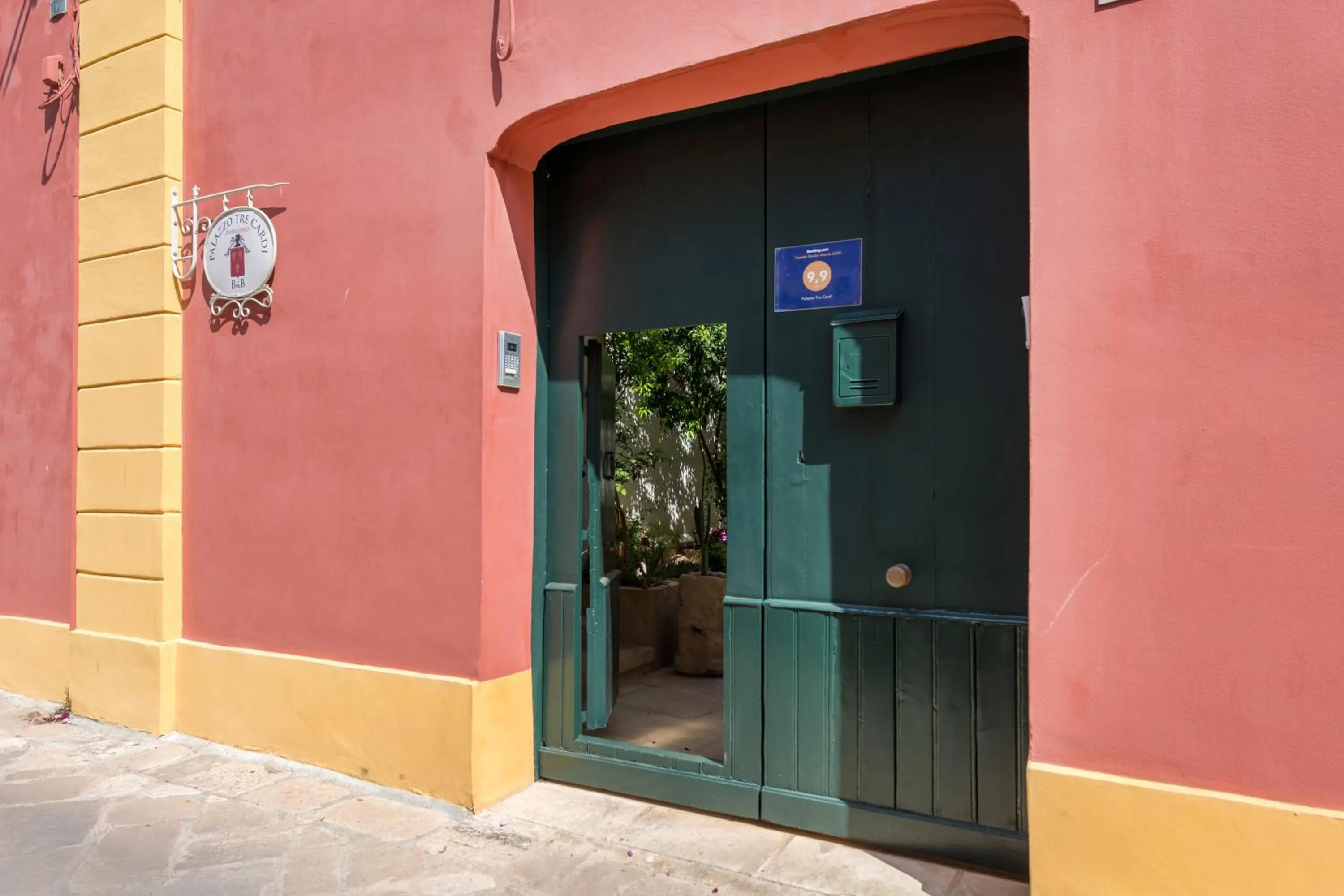 Property building in Palazzo Tre Cardi